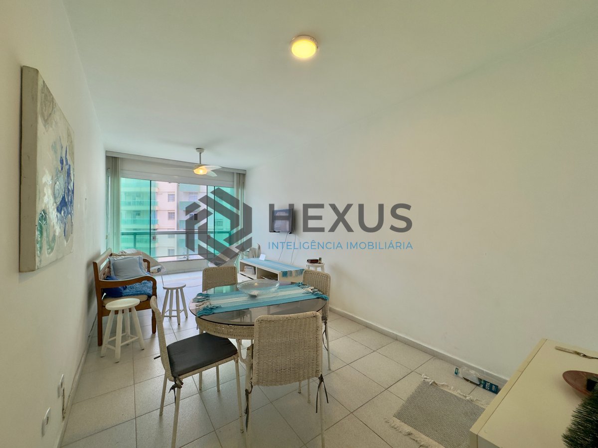 Foto 3 de Apartamento com varanda e vista mar na beira mar da Praia das Pitangueiras, Guaruja