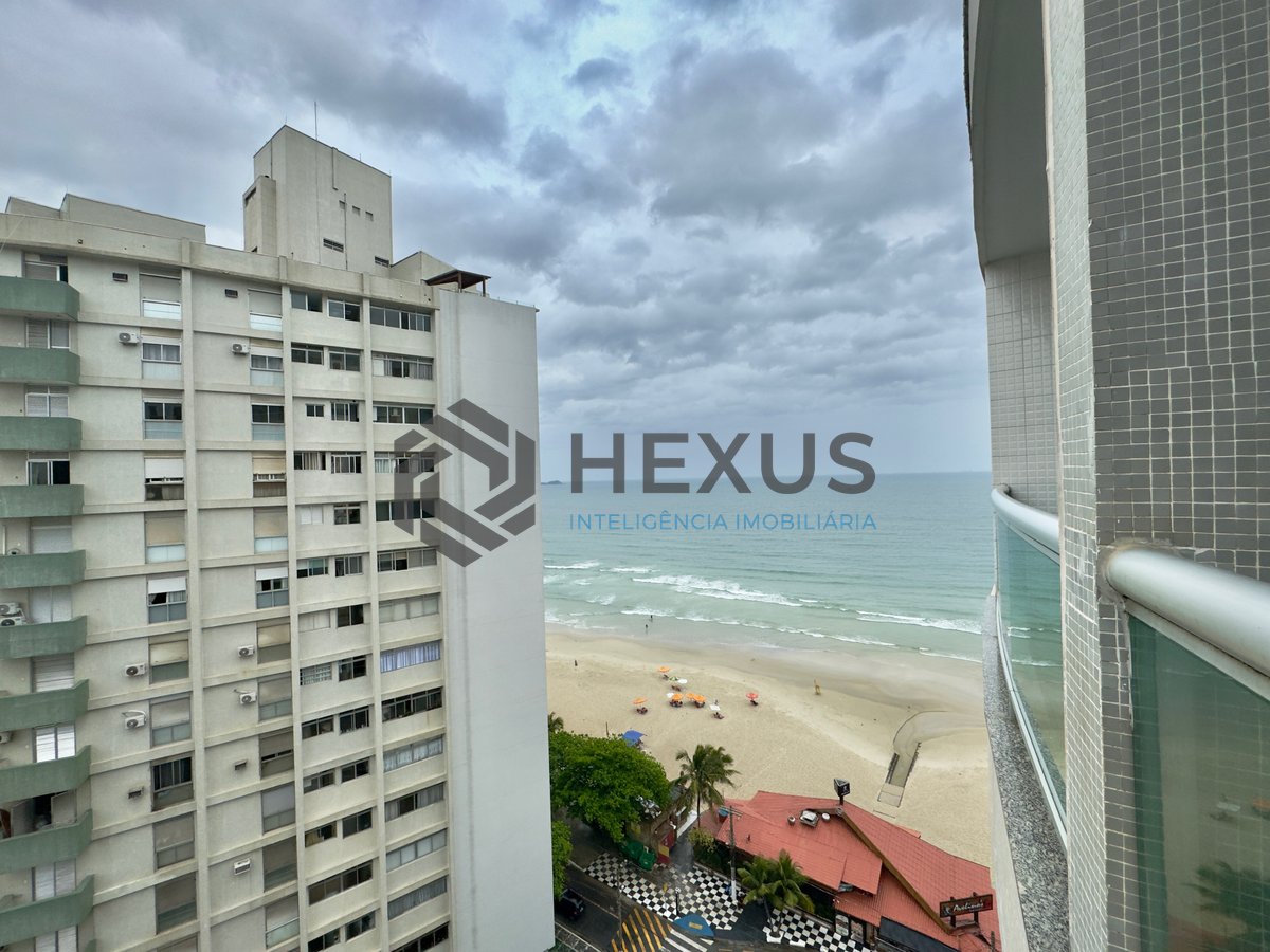 Foto 8 de Apartamento com varanda e vista mar na beira mar da Praia das Pitangueiras, Guaruja