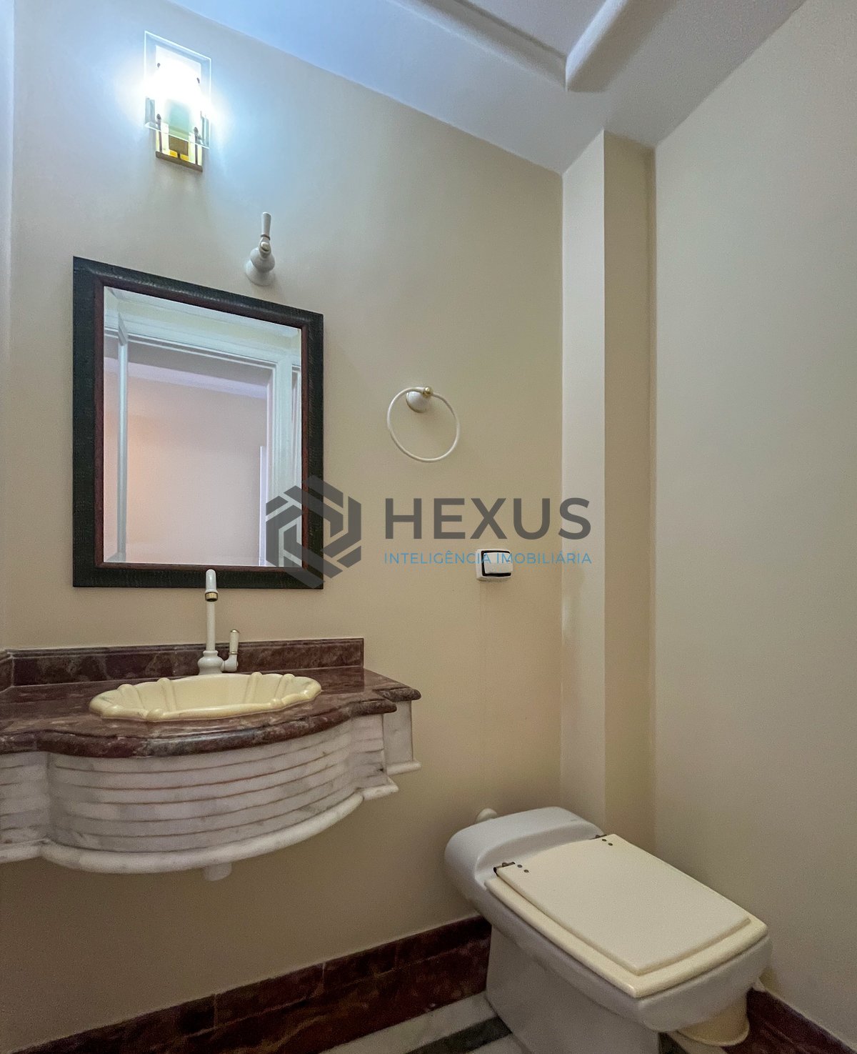 Foto 17 de Apartamento com varanda vista mar e lazer na beira mar da Praia da Enseada, Guaruja