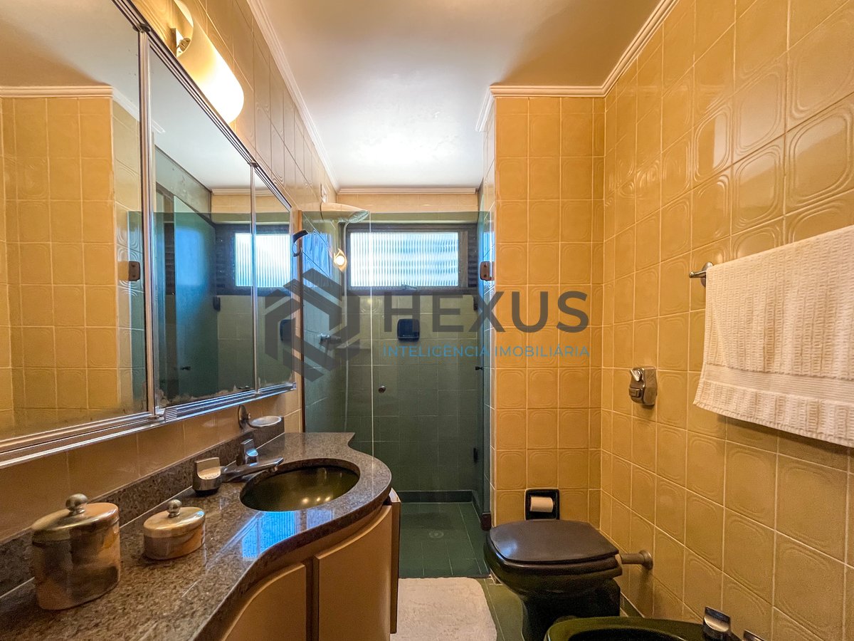 Foto 17 de Apartamento com varanda vista mar na Praia das Pitangueiras, Guaruja