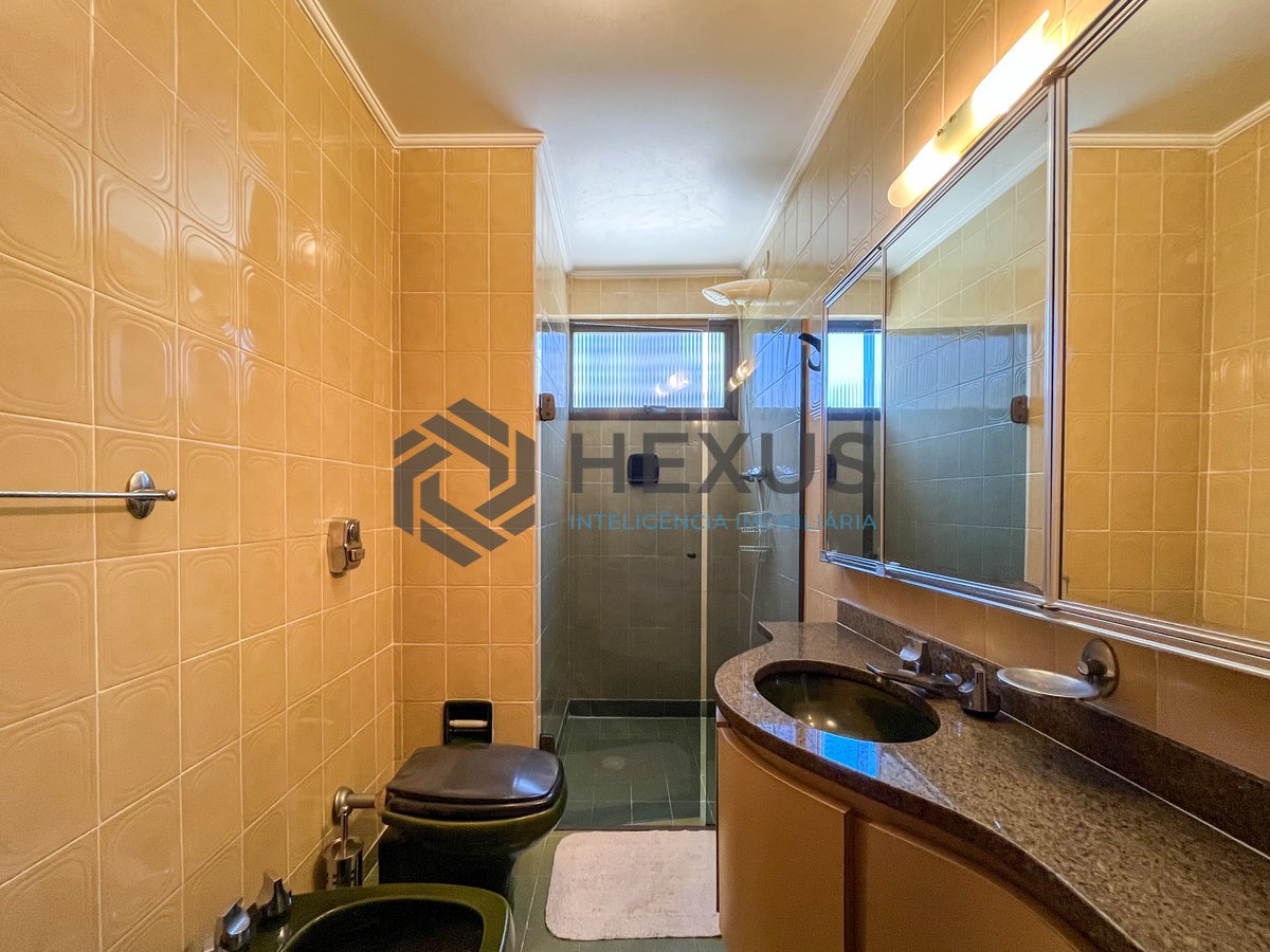 Foto 22 de Apartamento com varanda vista mar na Praia das Pitangueiras, Guaruja