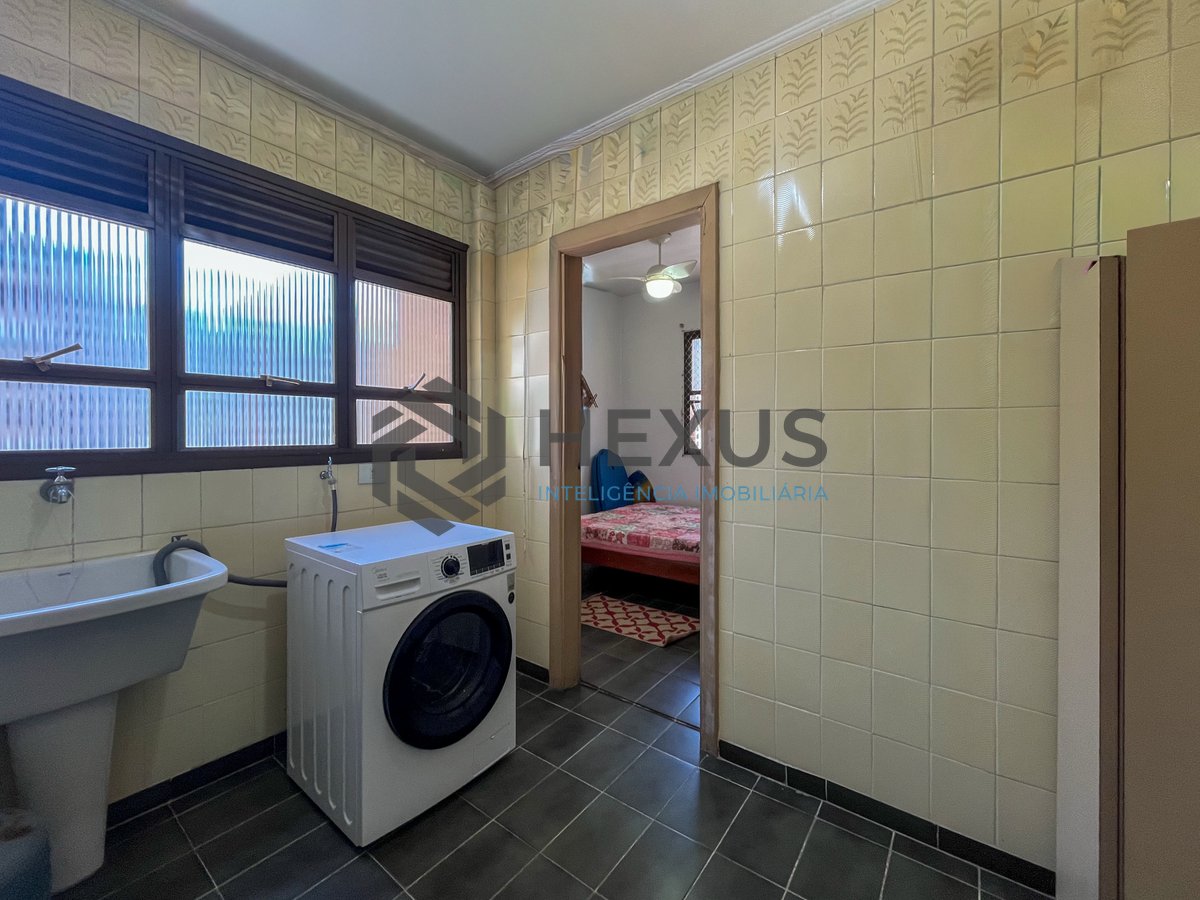 Foto 25 de Apartamento com varanda vista mar na Praia das Pitangueiras, Guaruja