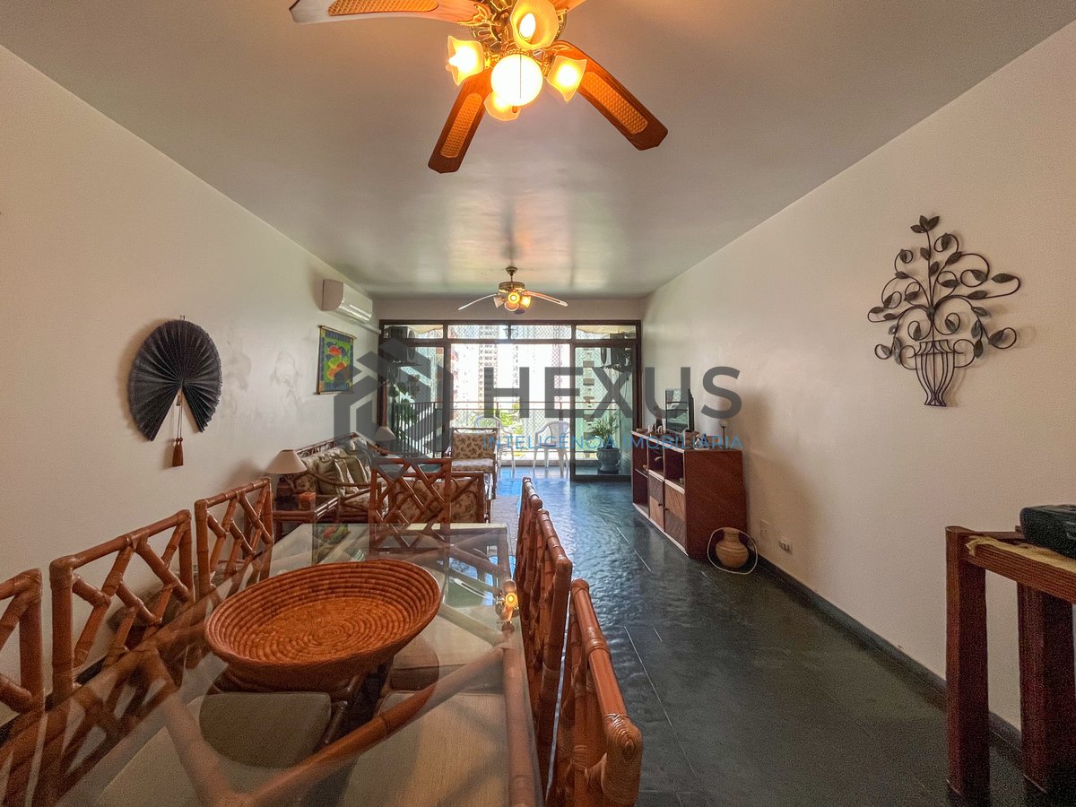 Foto 4 de Apartamento com varanda vista mar na Praia das Pitangueiras, Guaruja