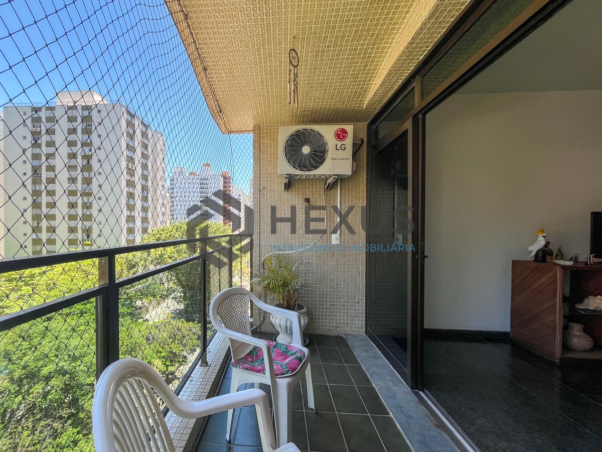 Foto 9 de Apartamento com varanda vista mar na Praia das Pitangueiras, Guaruja