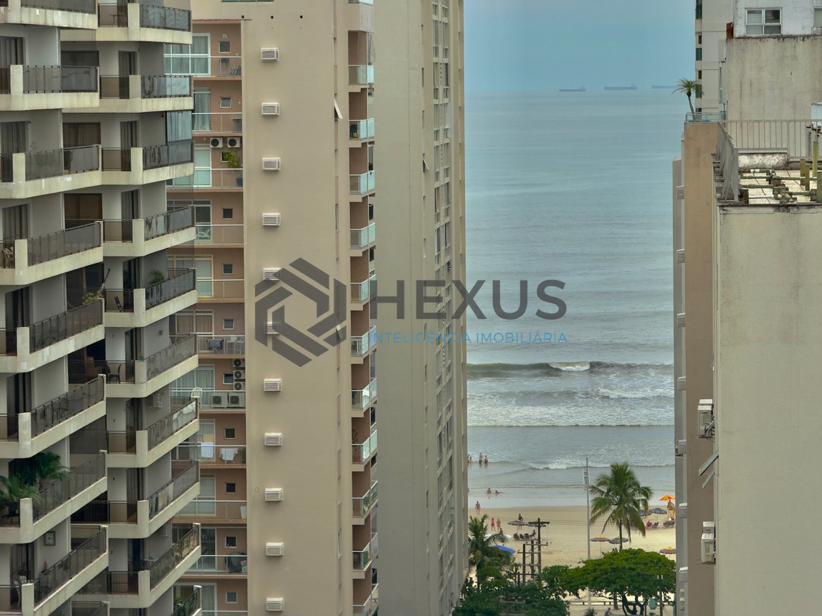 Foto 4 de Apartamento reformado com varanda gourmet e lazer a 2 quadras da Praia das Pitangueiras, Guarujá