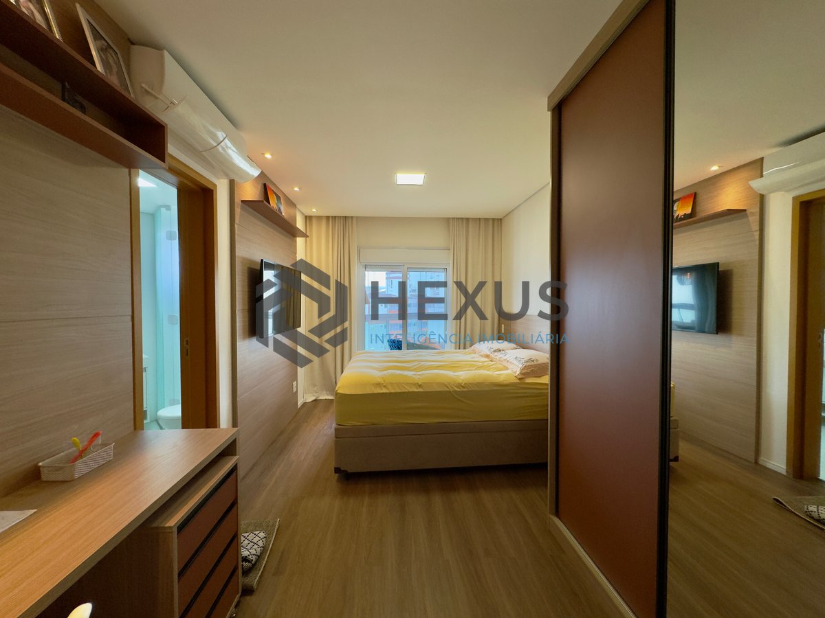 Foto 22 de Apartamento reformado com varanda gourmet e lazer a 2 quadras da Praia das Pitangueiras, Guarujá