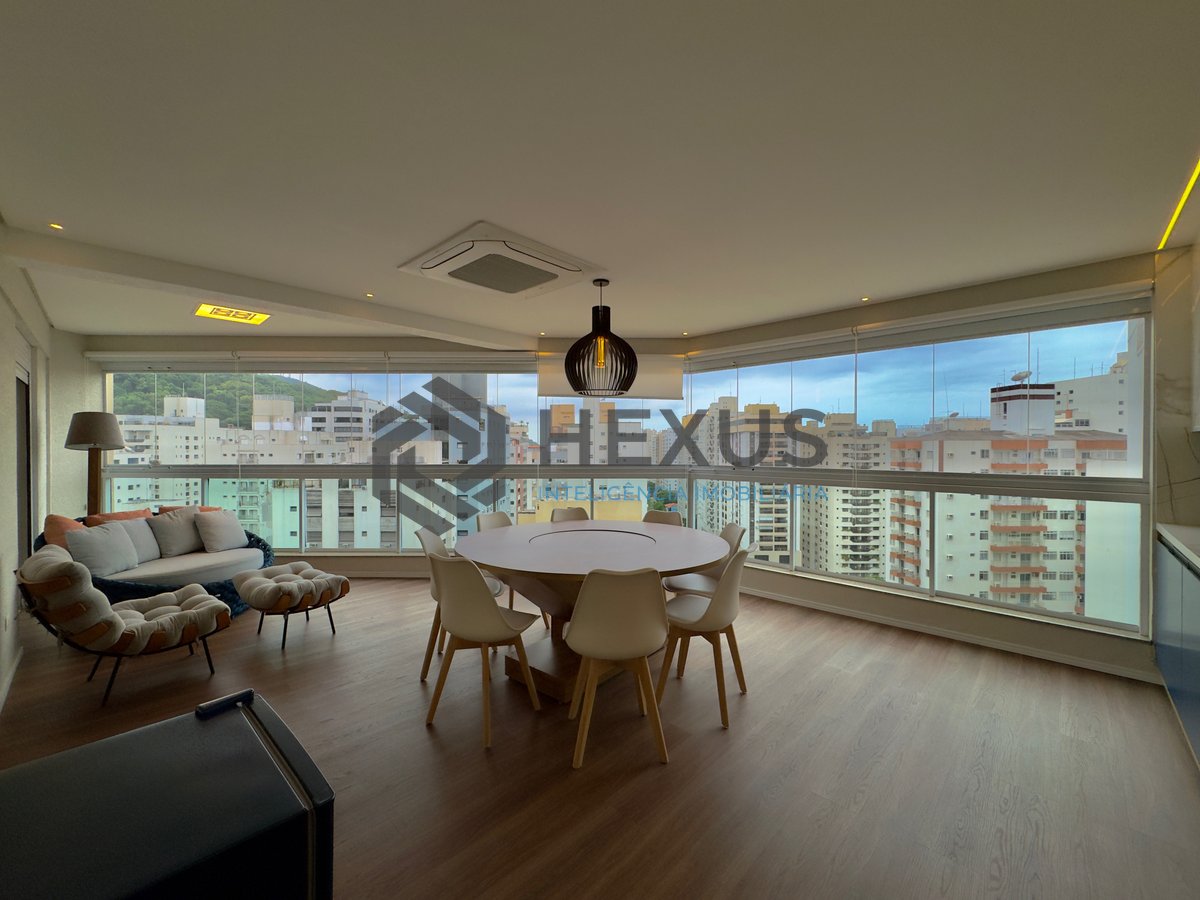 Foto 5 de Apartamento reformado com varanda gourmet e lazer a 2 quadras da Praia das Pitangueiras, Guarujá