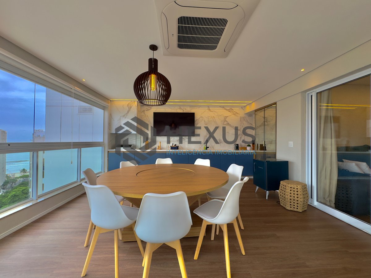 Foto 7 de Apartamento reformado com varanda gourmet e lazer a 2 quadras da Praia das Pitangueiras, Guarujá