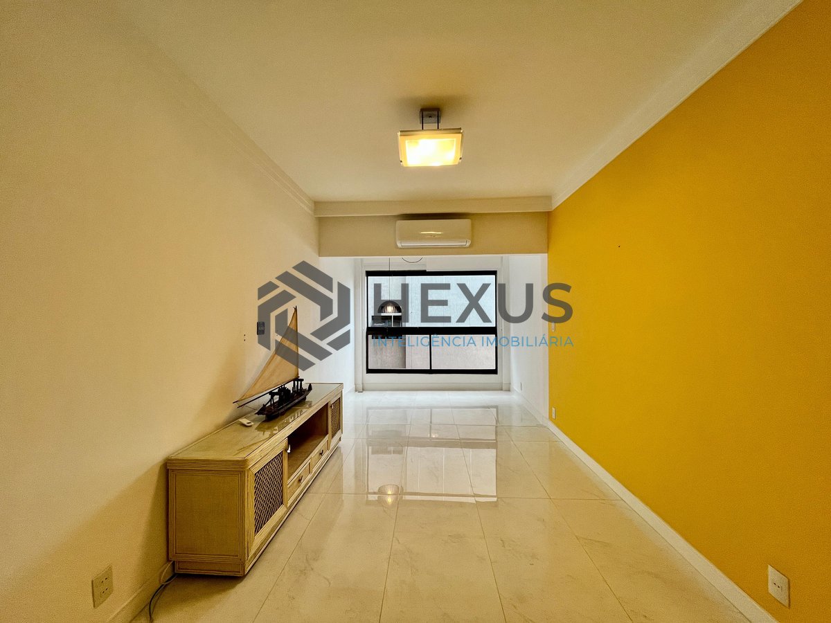 Foto 5 de Apartamento com varanda e despesas baixas na Praia das Pitangueiras, Guaruja