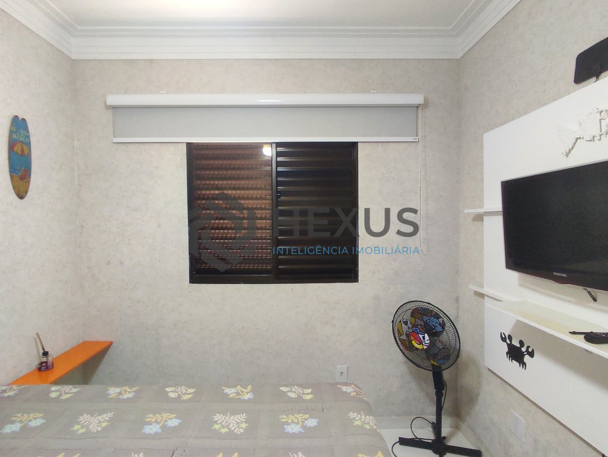 Foto 11 de Apartamento reformado com varanda e lazer na Praia das Astúrias, Guarujá