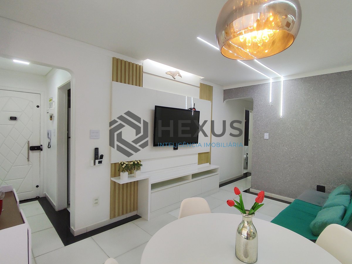 Foto 3 de Apartamento reformado com varanda e lazer na Praia das Astúrias, Guarujá