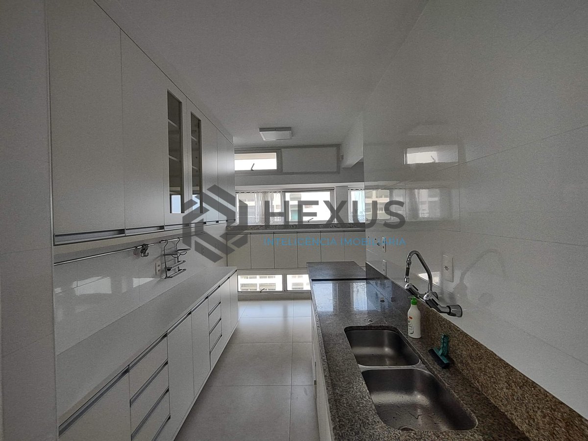 Foto 20 de Apartamento frente mar com varanda e lazer na região do Tortugas na Praia da Enseada, Guaruja