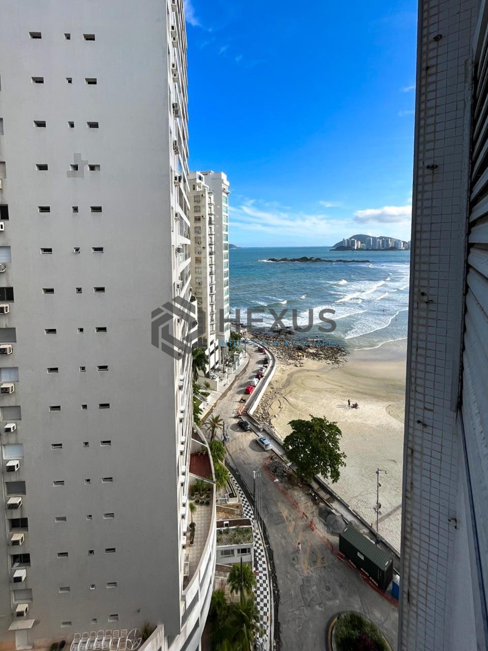 Foto 29 de Apartamento reformado frente mar na Praia das Pitangueiras, Guaruja