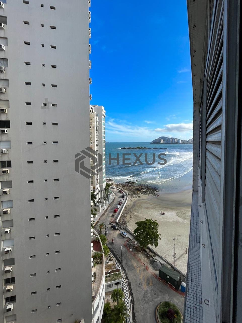 Foto 32 de Apartamento reformado frente mar na Praia das Pitangueiras, Guaruja