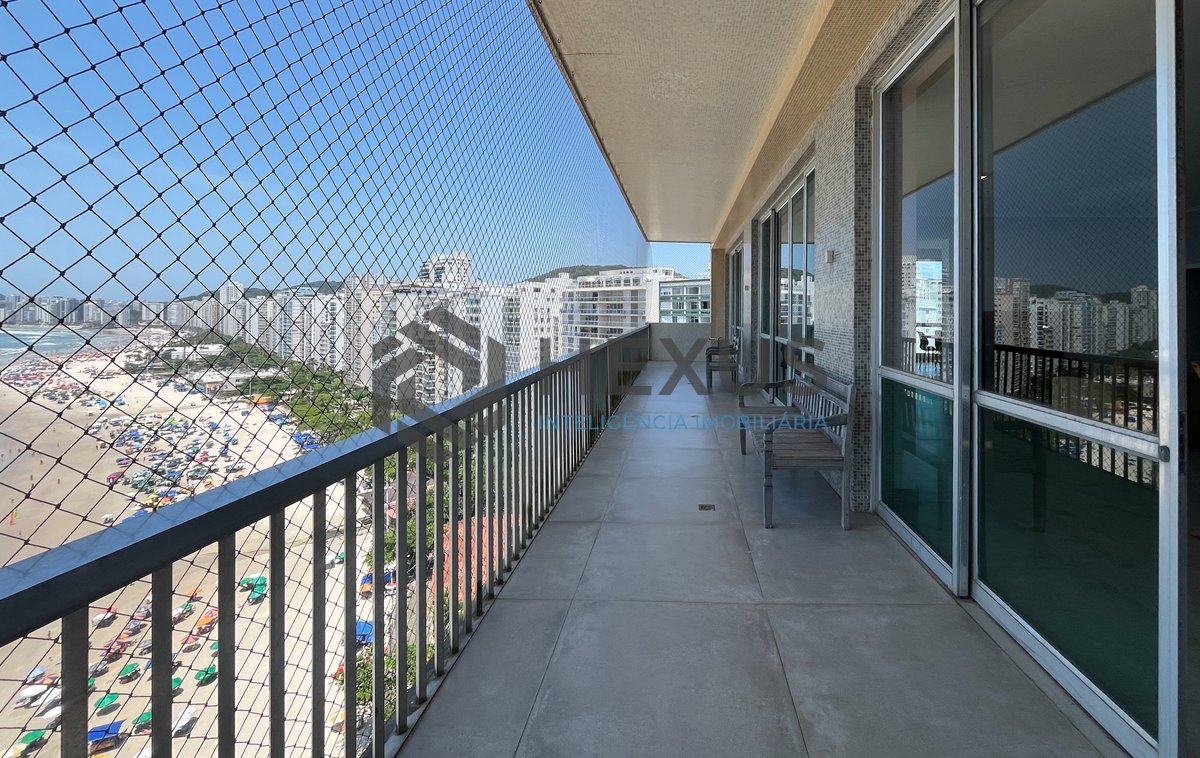 Foto 12 de Apartamento frente mar com varanda na Praia das Pitangueiras, Guaruja