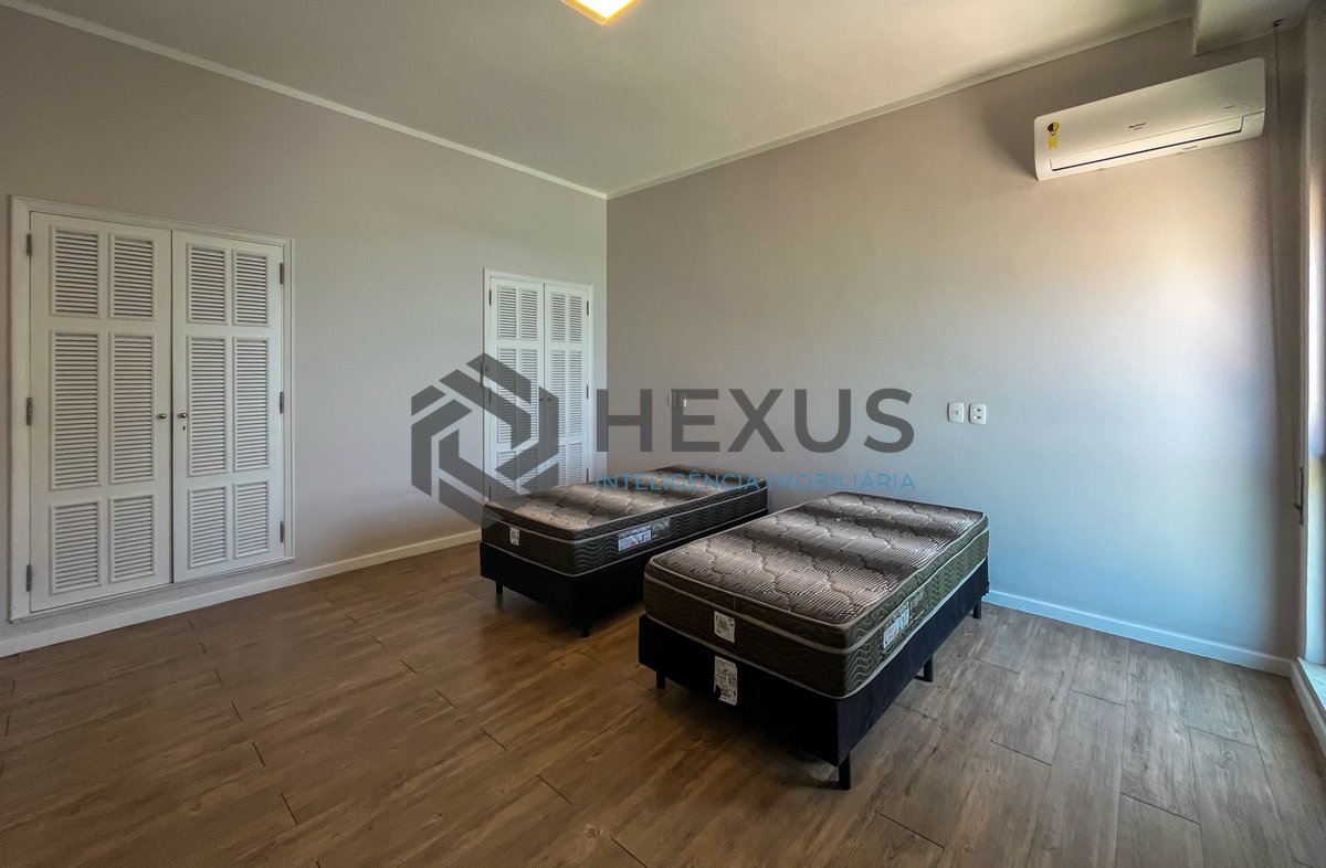 Foto 40 de Apartamento frente mar com varanda na Praia das Pitangueiras, Guaruja