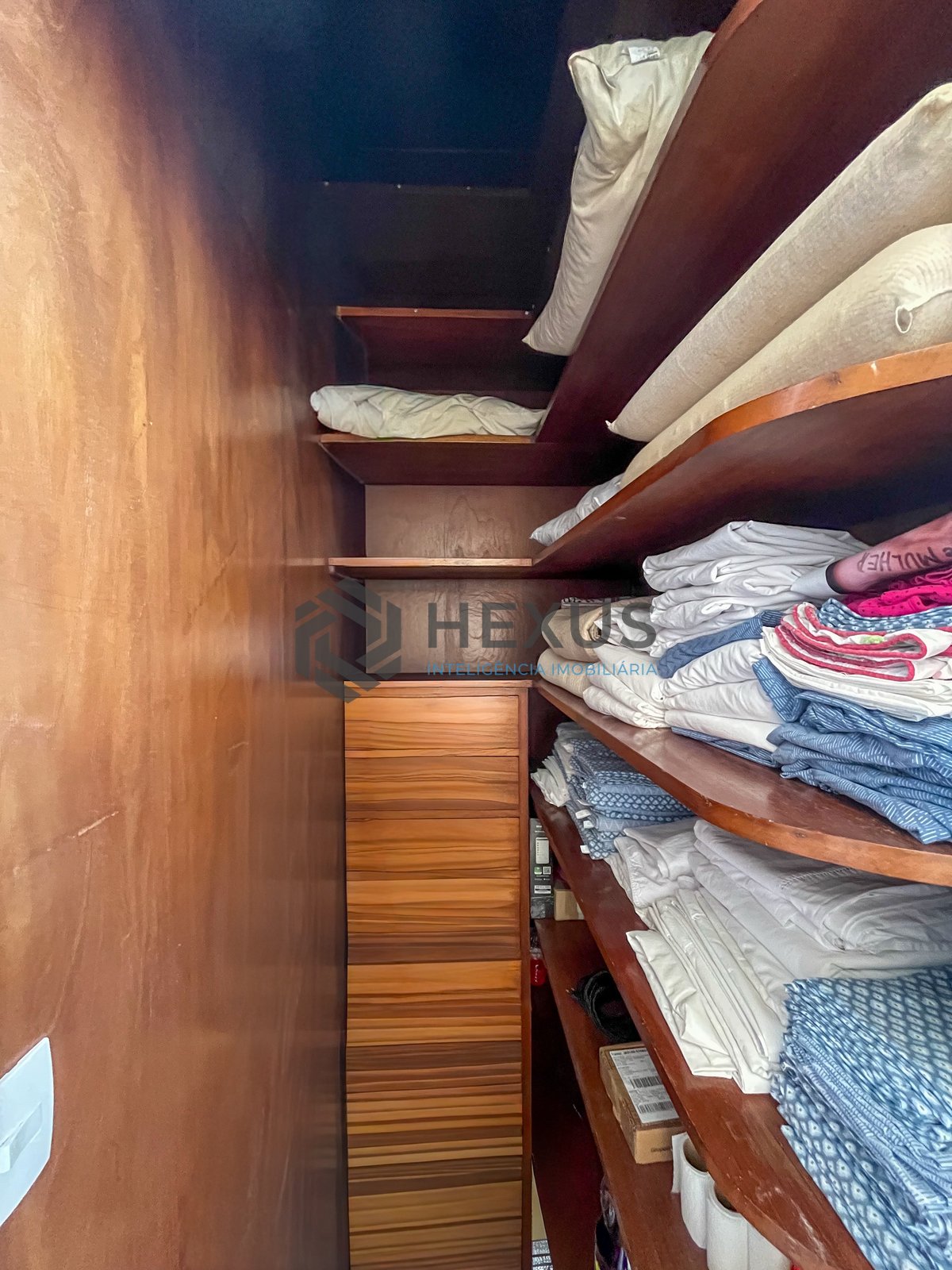 Foto 54 de Apartamento frente mar com varanda na Praia das Pitangueiras, Guaruja