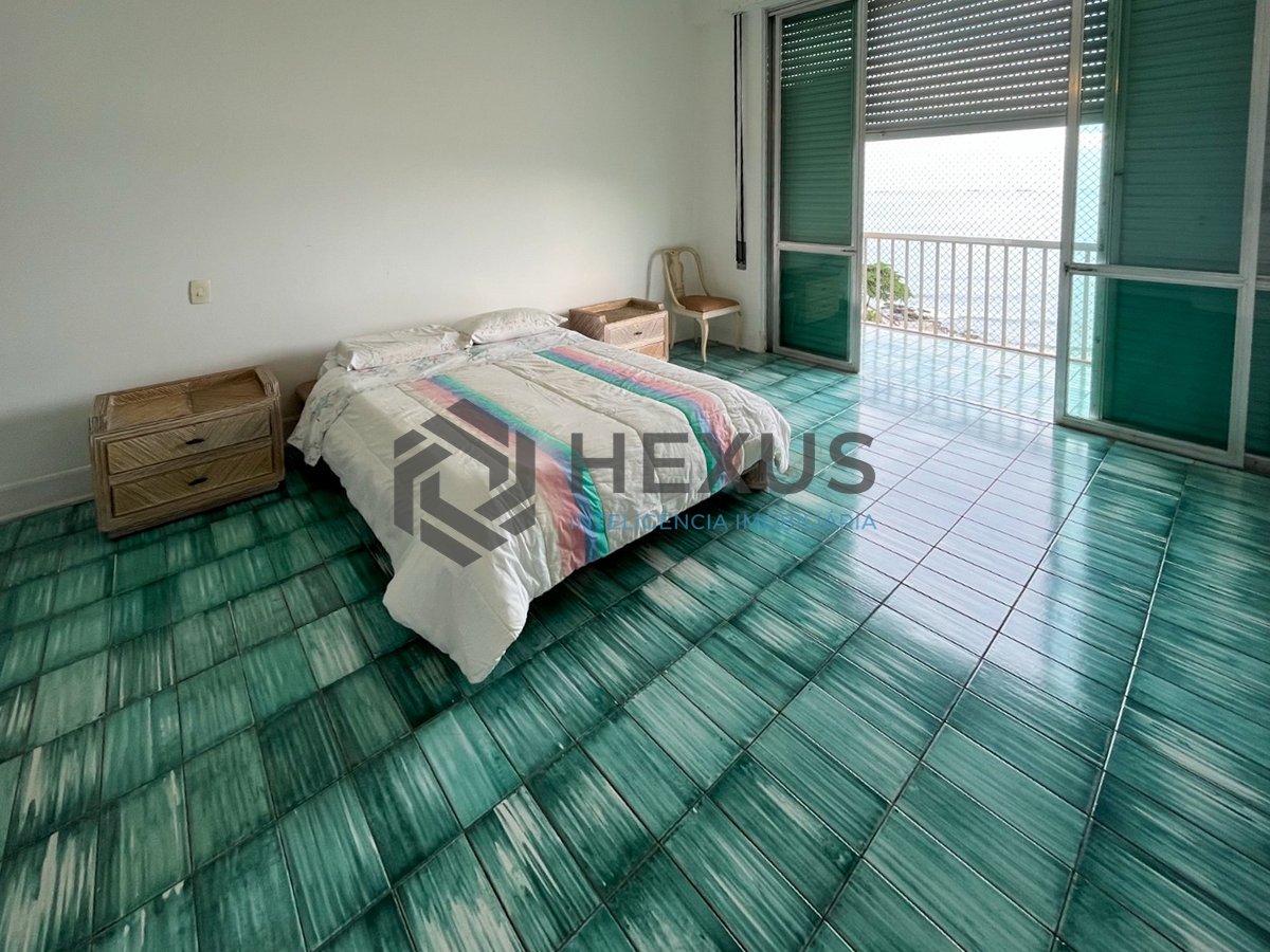 Foto 38 de Apartamento frente mar com varanda vista mar na Praia das Pitangueiras, Guaruja