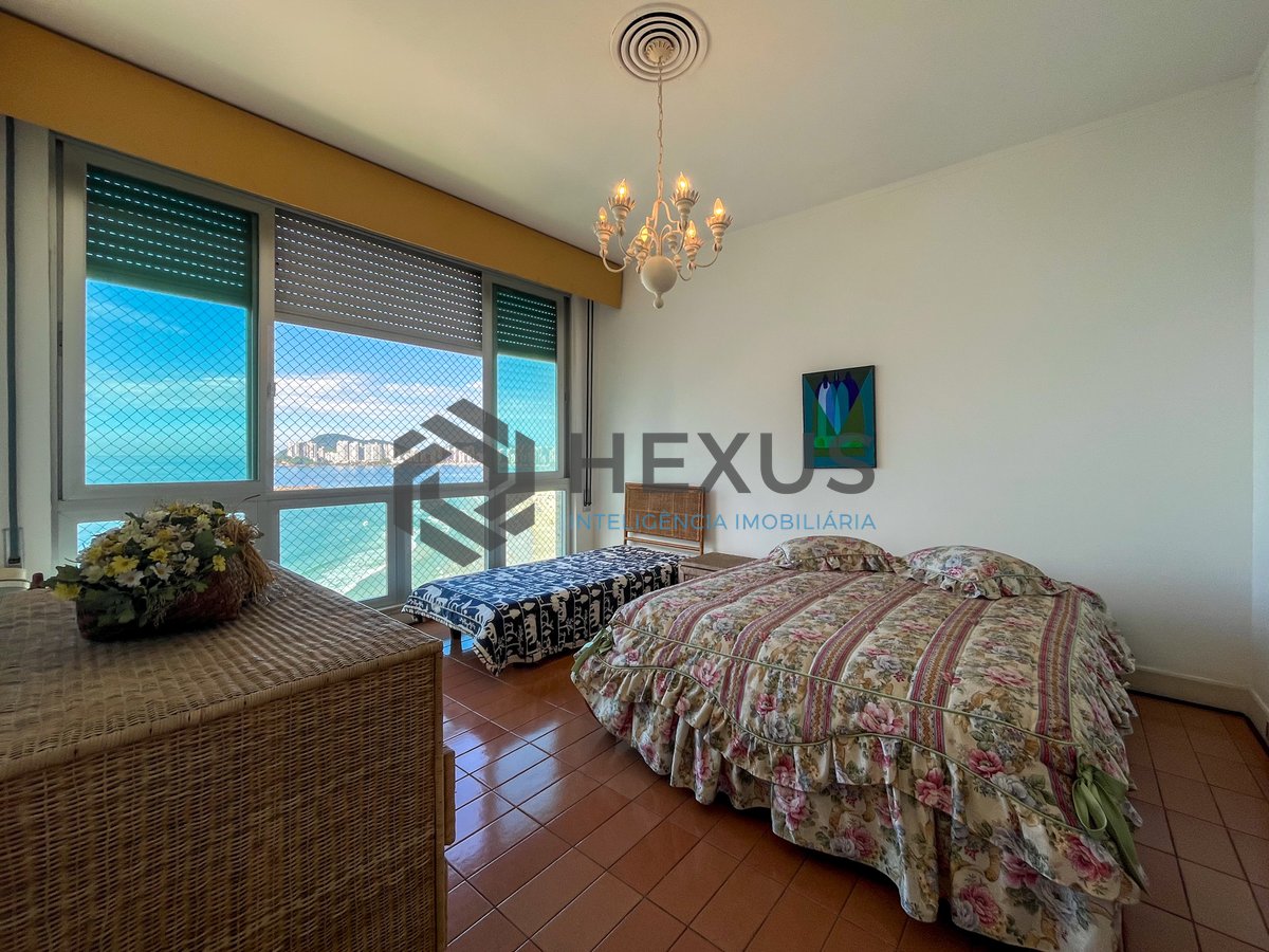 Foto 30 de Apartamento frente mar com varanda na Praia das Pitangueiras, Guaruja