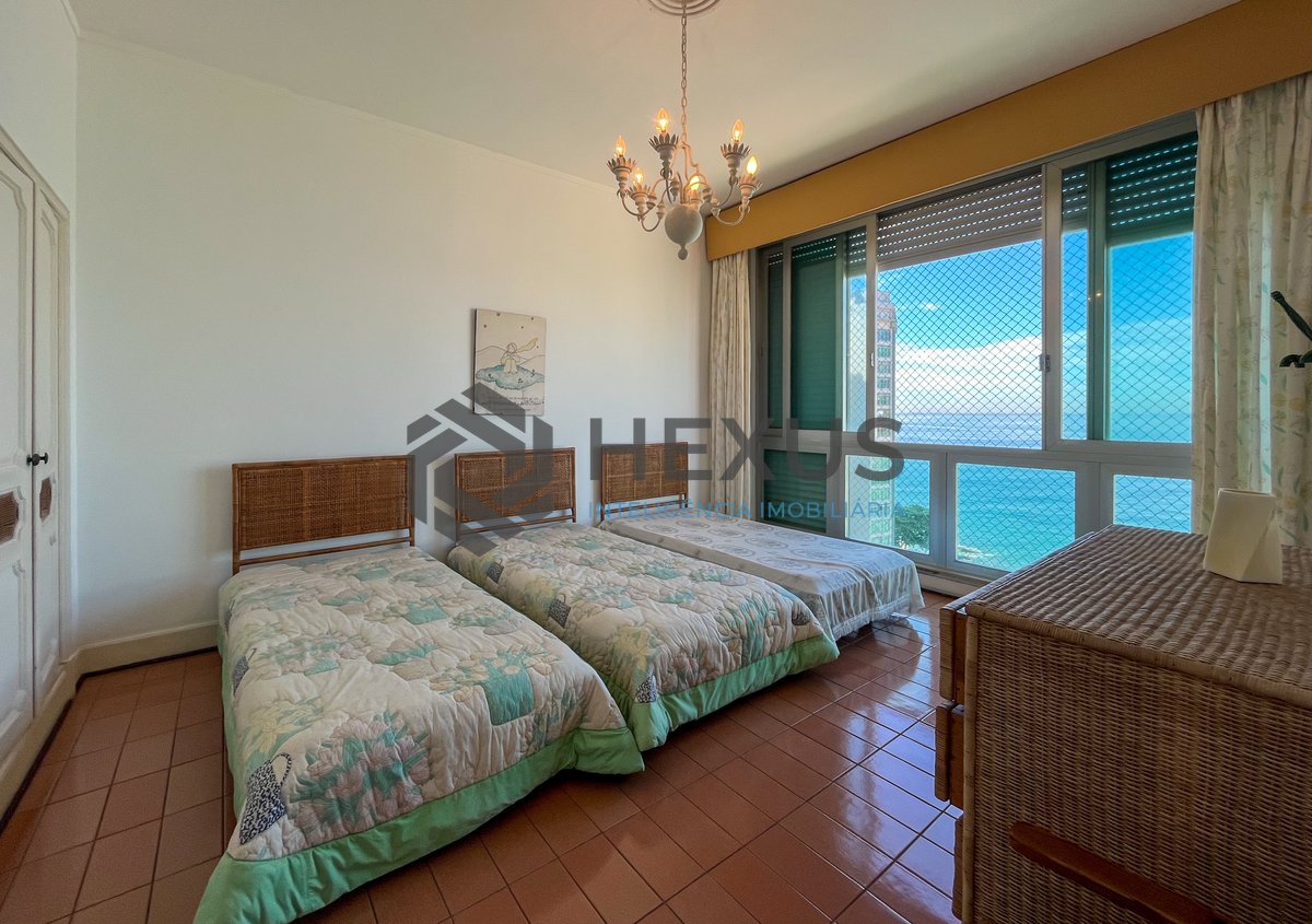Foto 35 de Apartamento frente mar com varanda na Praia das Pitangueiras, Guaruja