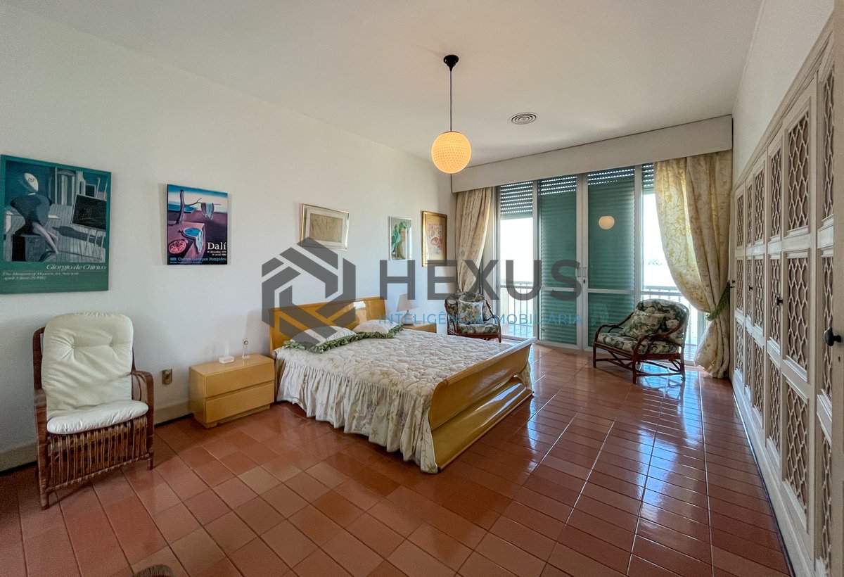 Foto 41 de Apartamento frente mar com varanda na Praia das Pitangueiras, Guaruja