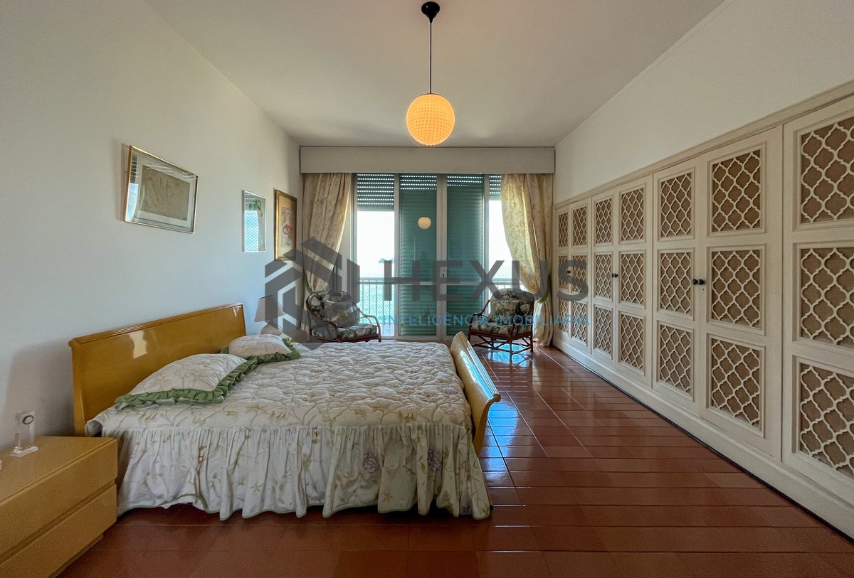 Foto 42 de Apartamento frente mar com varanda na Praia das Pitangueiras, Guaruja