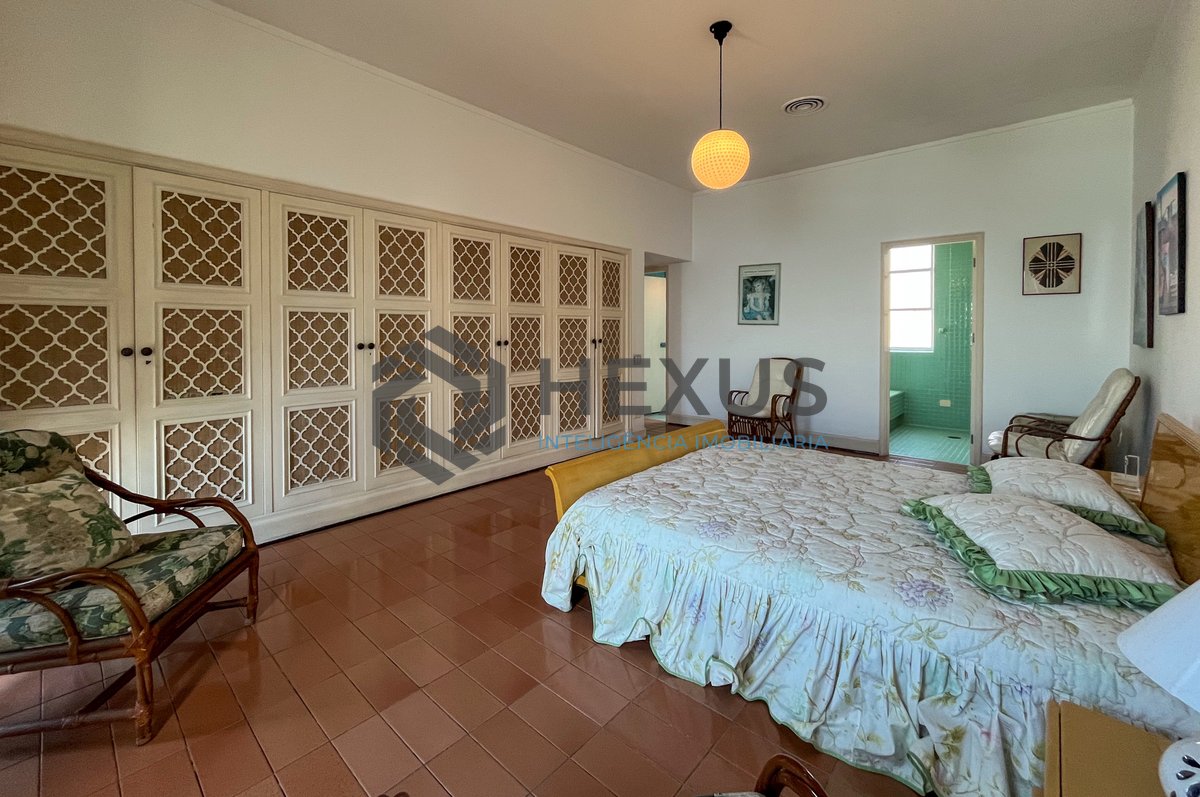 Foto 43 de Apartamento frente mar com varanda na Praia das Pitangueiras, Guaruja