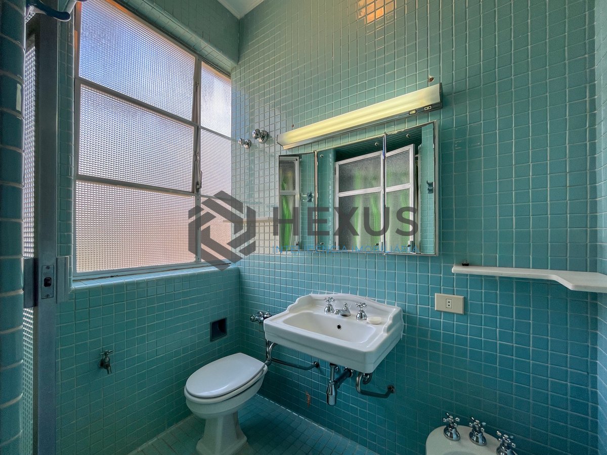 Foto 47 de Apartamento frente mar com varanda na Praia das Pitangueiras, Guaruja