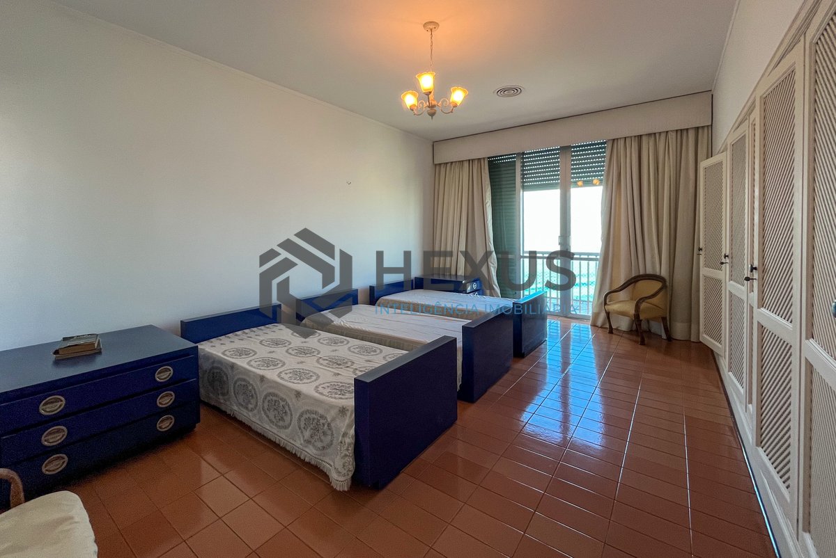Foto 50 de Apartamento frente mar com varanda na Praia das Pitangueiras, Guaruja