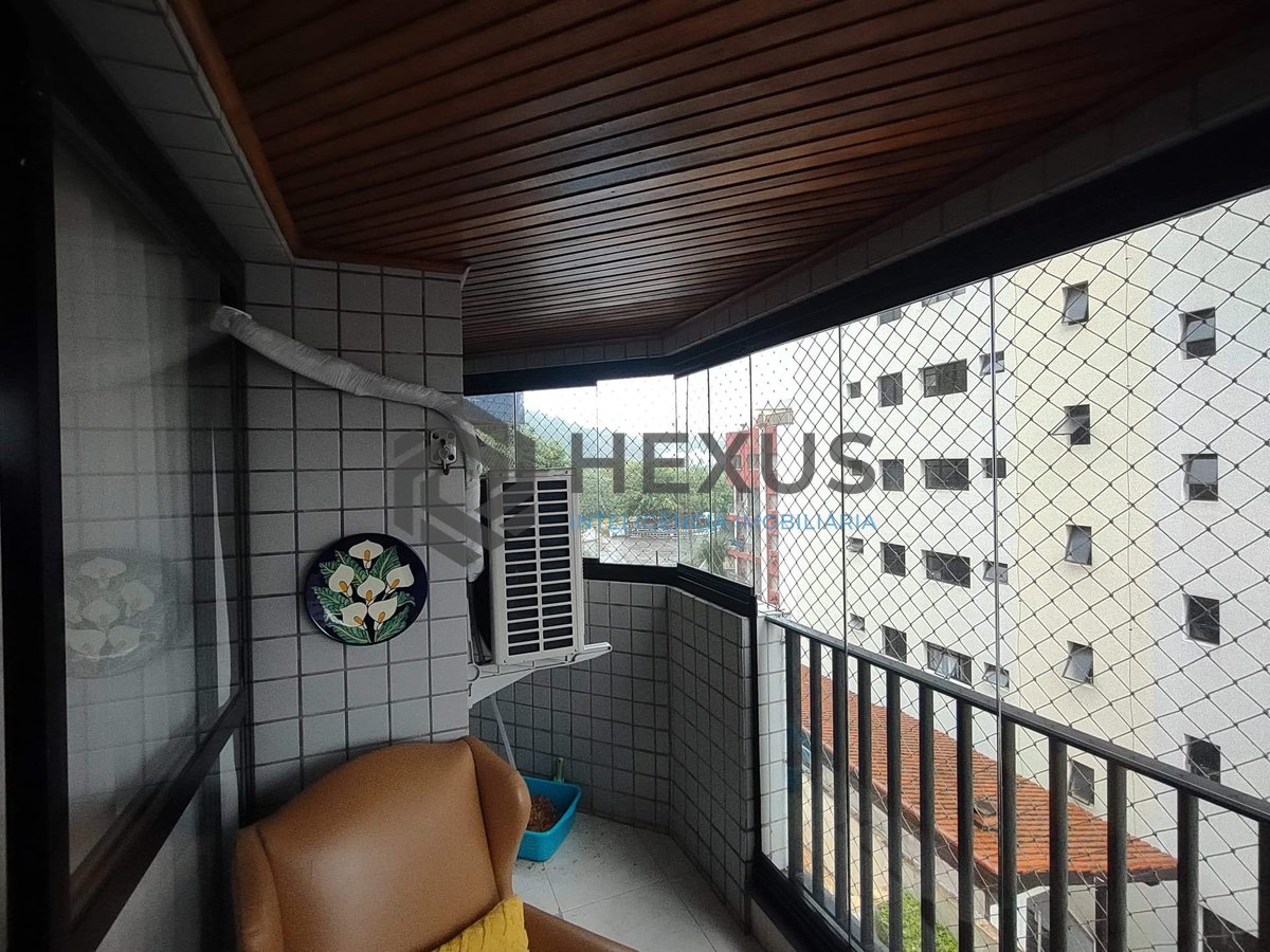 Foto 2 de Apartamento com varanda e lazer na Praia da Enseada, Guaruja