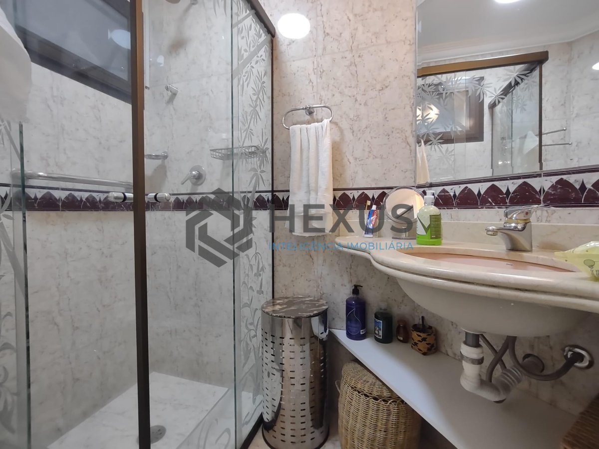 Foto 11 de Apartamento com varanda e lazer na Praia da Enseada, Guaruja