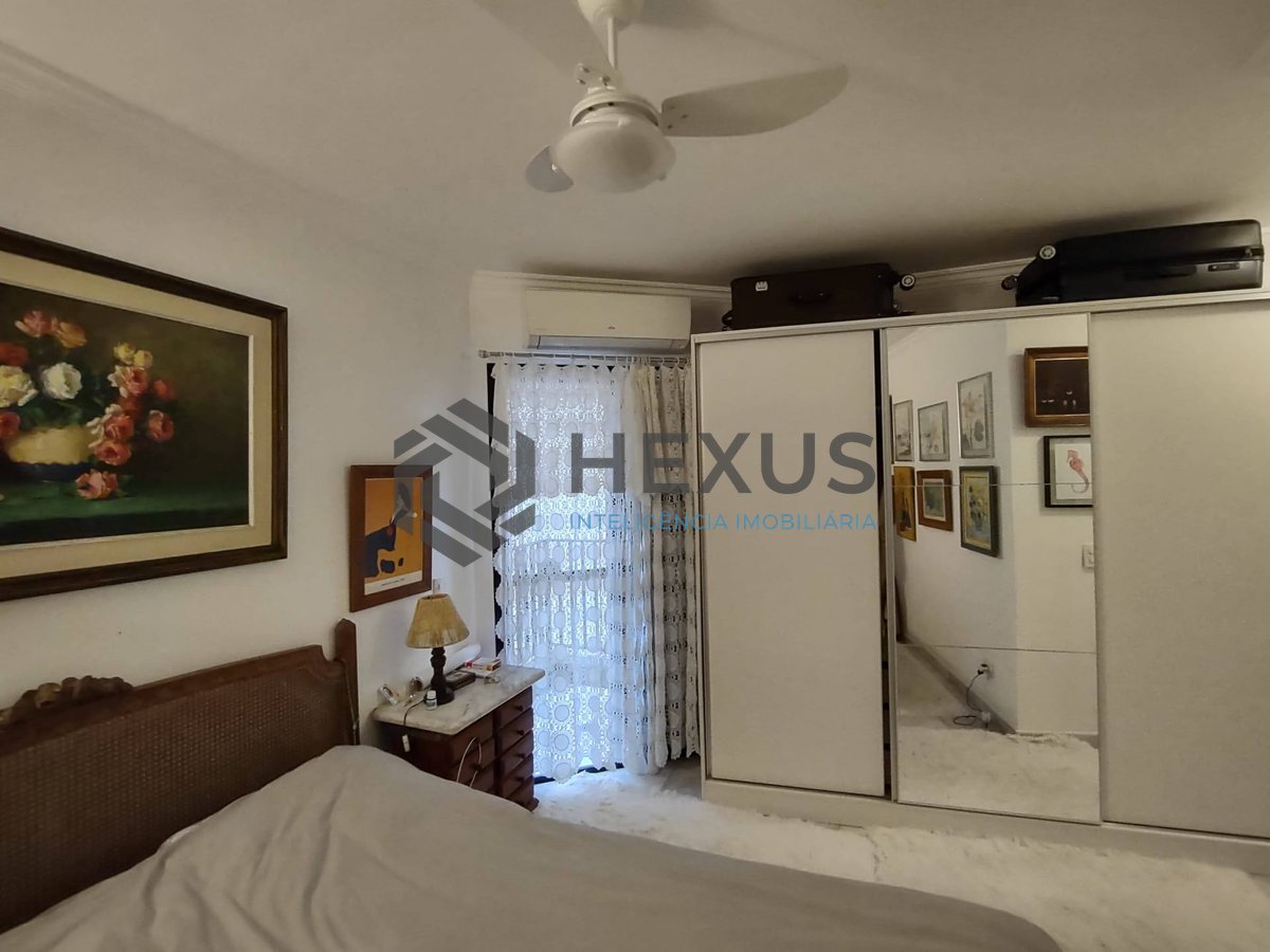 Foto 14 de Apartamento com varanda e lazer na Praia da Enseada, Guaruja