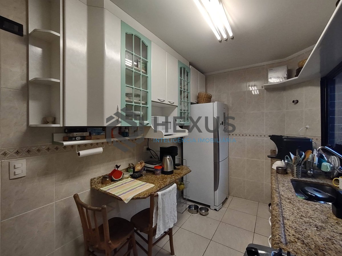 Foto 18 de Apartamento com varanda e lazer na Praia da Enseada, Guaruja