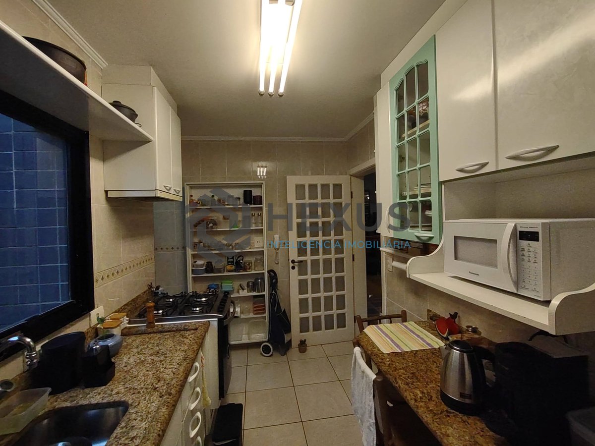 Foto 20 de Apartamento com varanda e lazer na Praia da Enseada, Guaruja