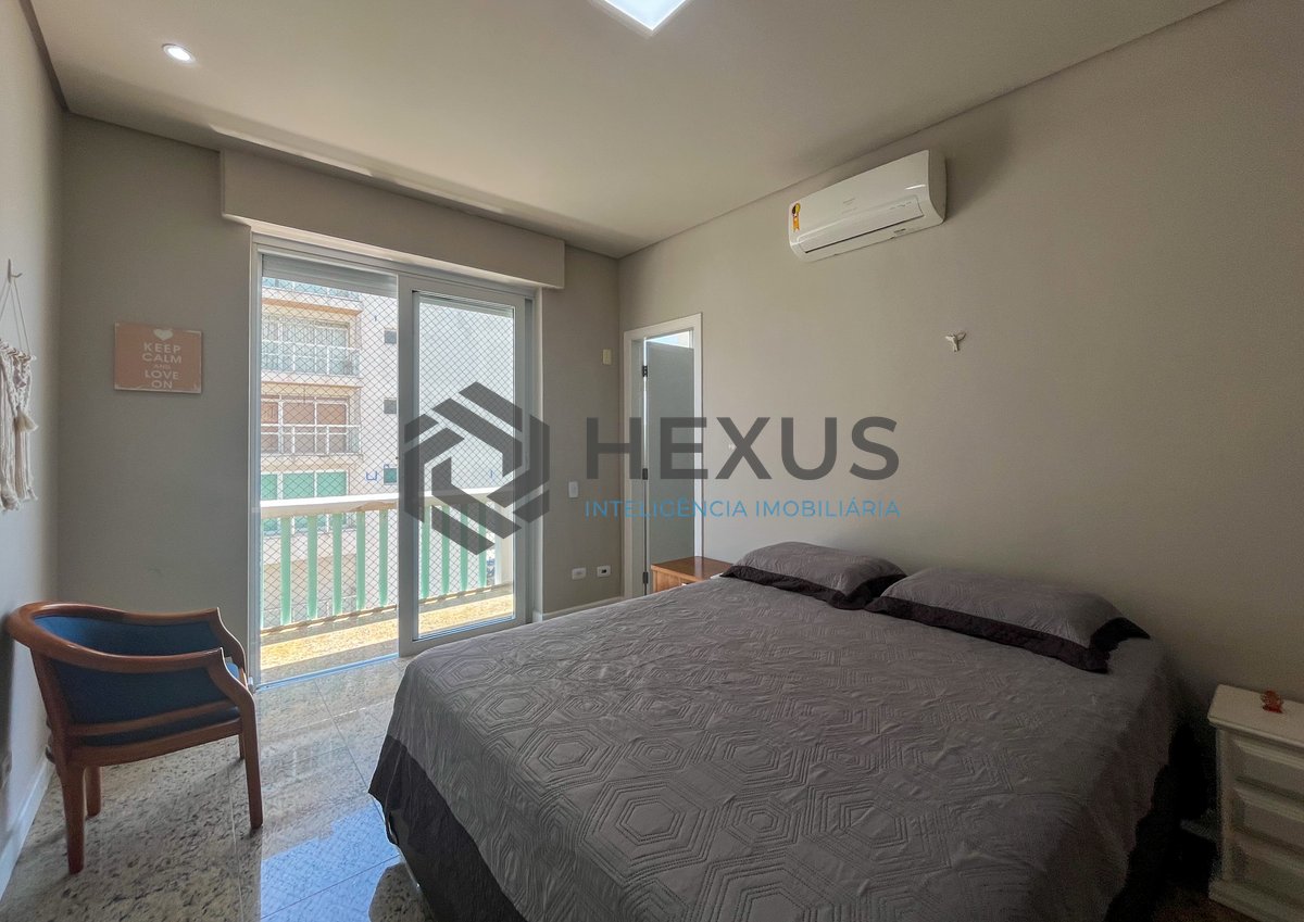 Foto 25 de Apartamento reformado frente mar com varanda na Praia das Pitangueiras, Guaruja