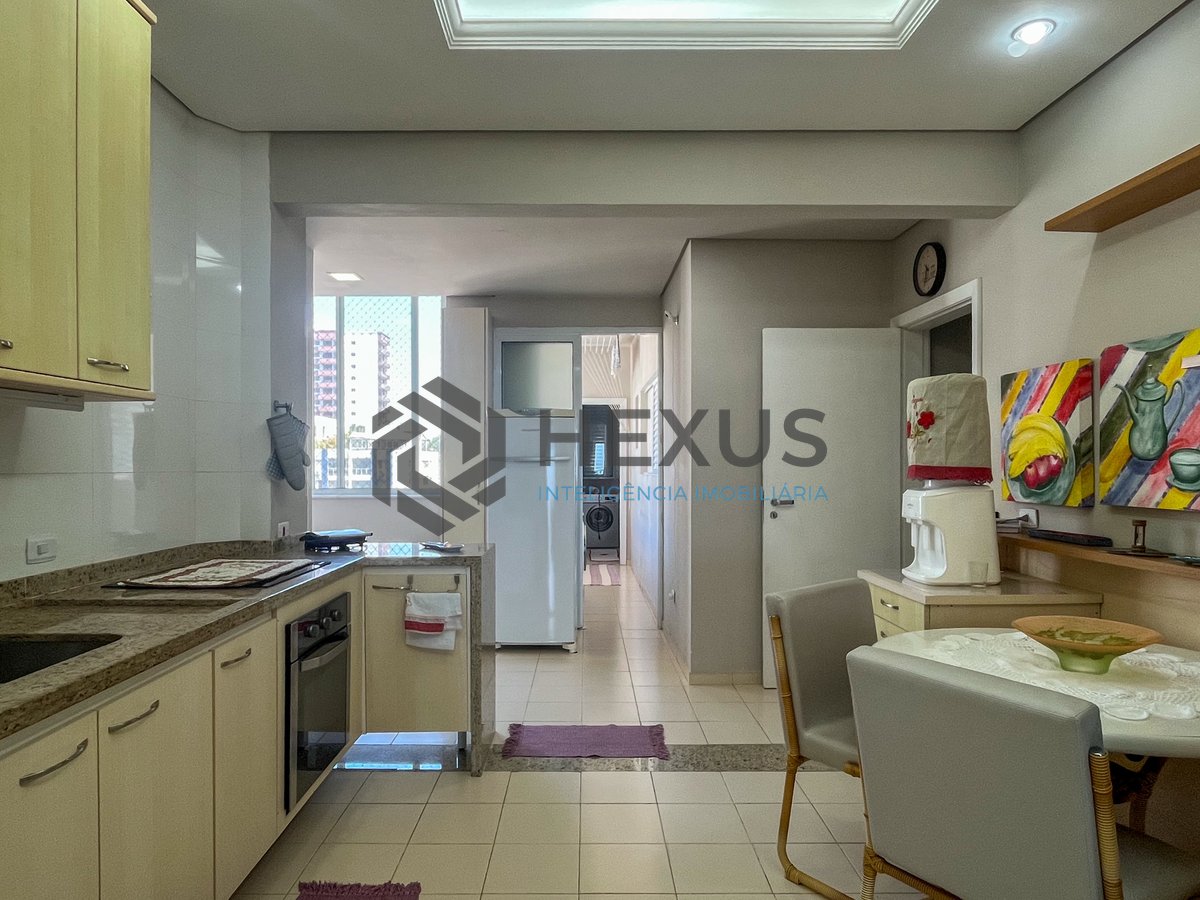 Foto 45 de Apartamento reformado frente mar com varanda na Praia das Pitangueiras, Guaruja