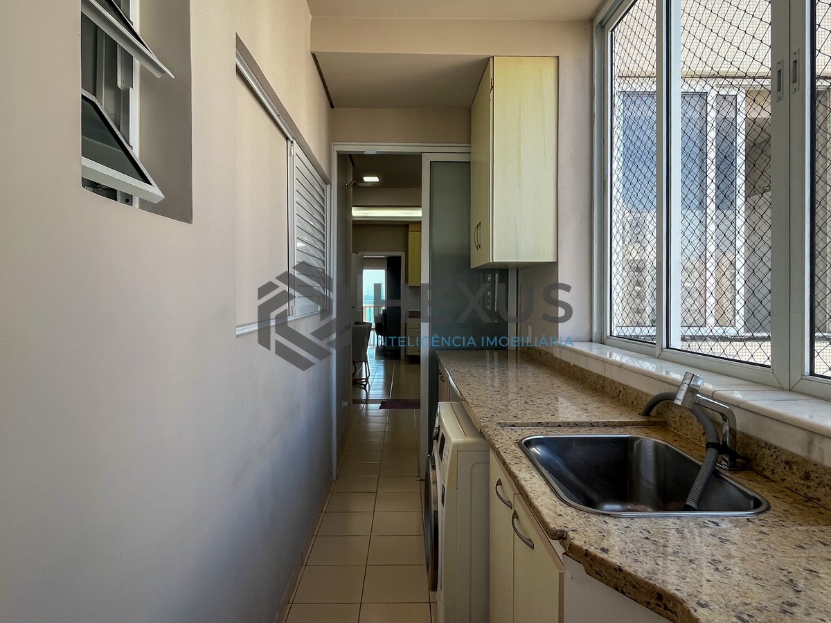 Foto 47 de Apartamento reformado frente mar com varanda na Praia das Pitangueiras, Guaruja