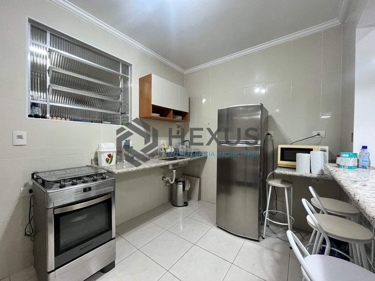 Foto 11 de Apartamento reformado com varanda na Praia da Enseada, Guaruja