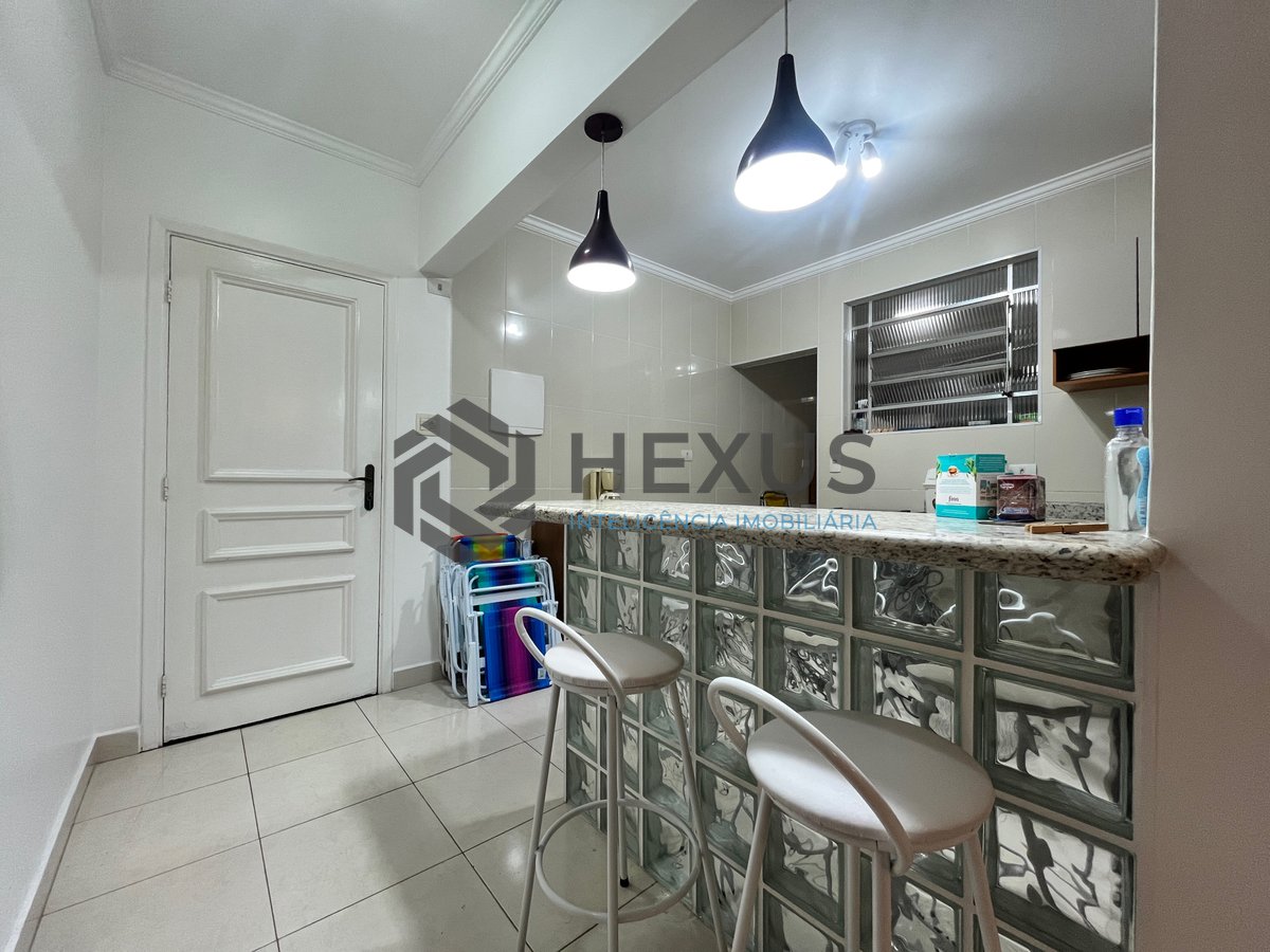 Foto 9 de Apartamento reformado com varanda na Praia da Enseada, Guaruja