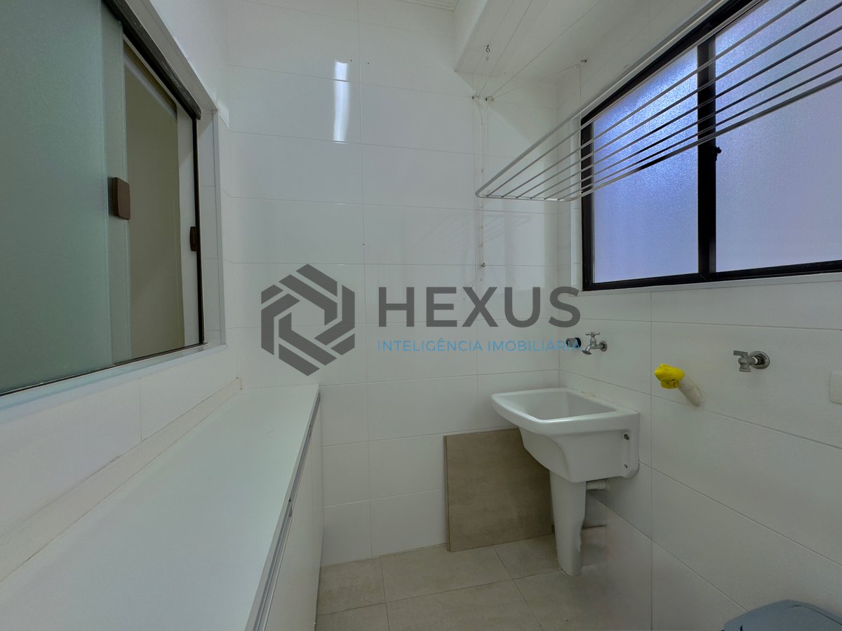 Foto 23 de Apartamento com varanda e lazer na Praia das Pitangueiras, Guaruja