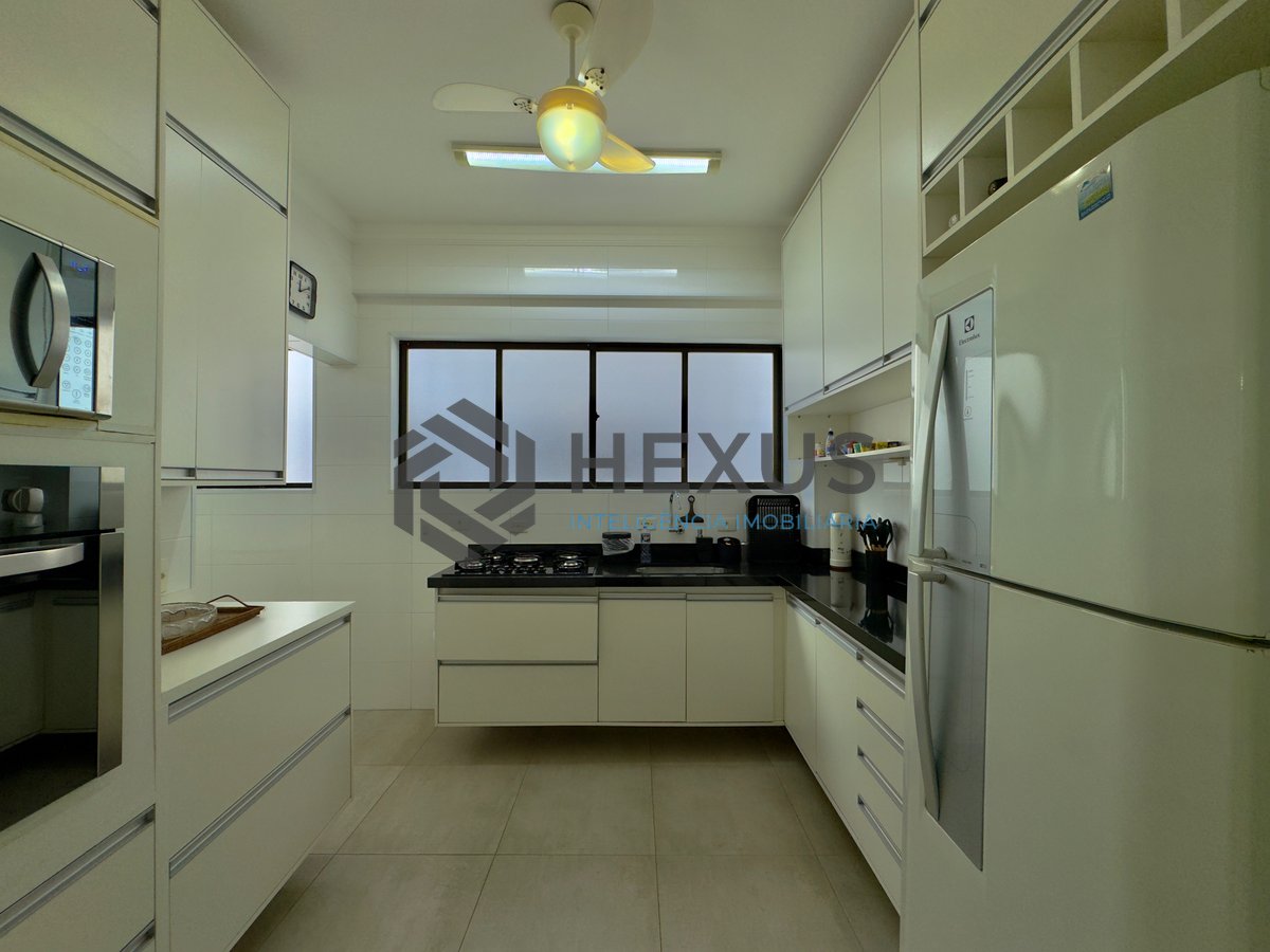 Foto 7 de Apartamento com varanda e lazer na Praia das Pitangueiras, Guaruja