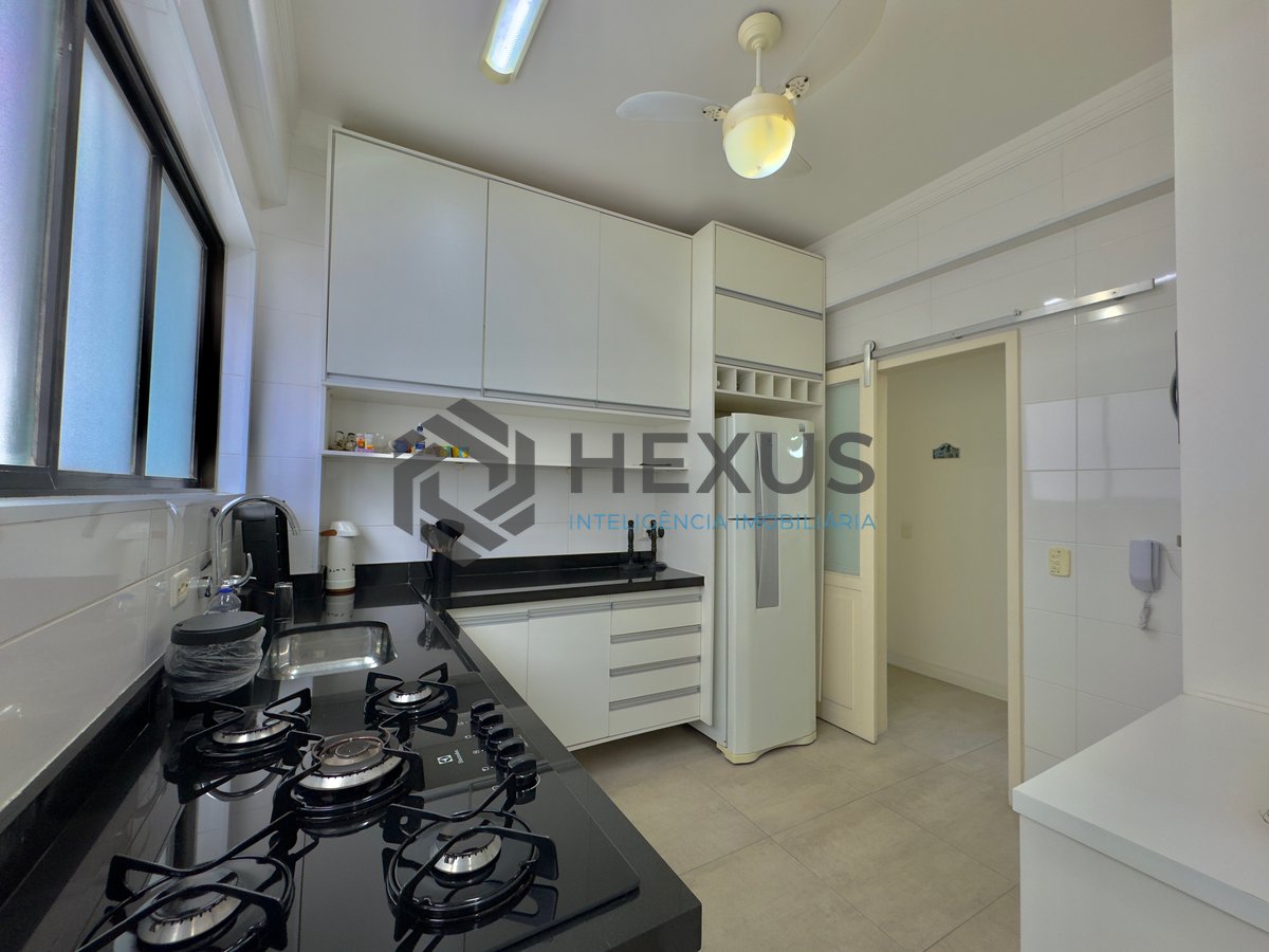 Foto 8 de Apartamento com varanda e lazer na Praia das Pitangueiras, Guaruja