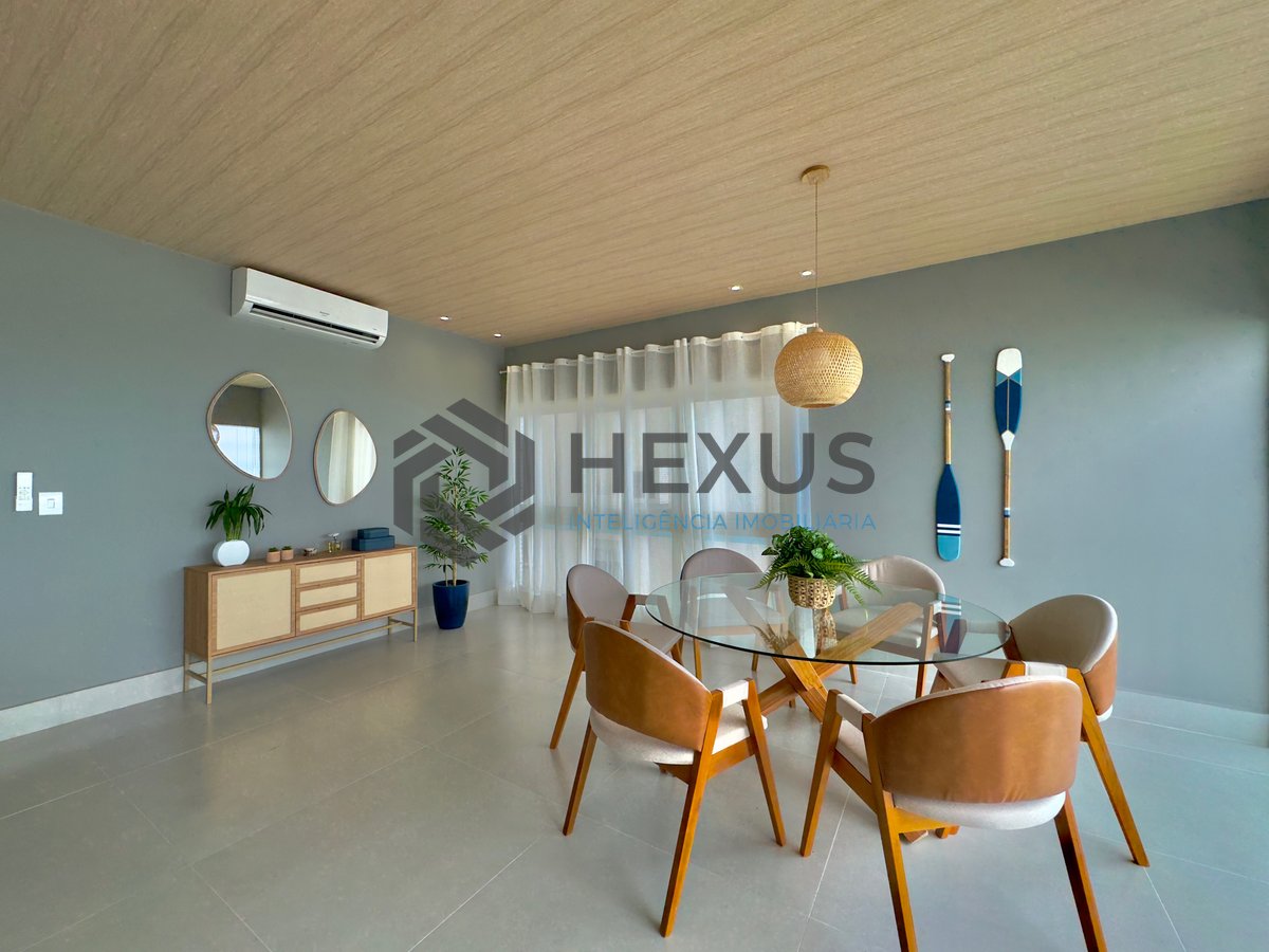 Foto 12 de Apartamento reformado frente mar com varanda e lazer na Praia das Pitangueiras, Guaruja