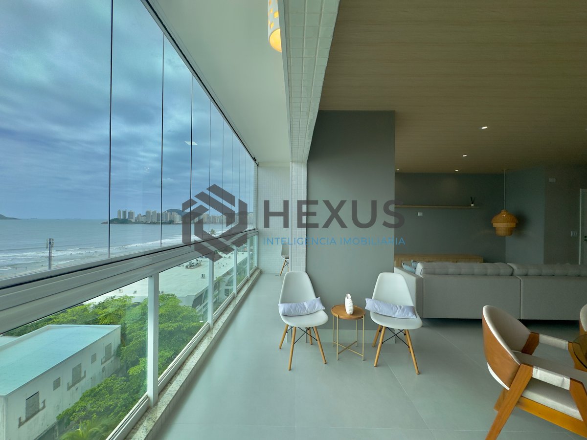 Foto 4 de Apartamento reformado frente mar com varanda e lazer na Praia das Pitangueiras, Guaruja
