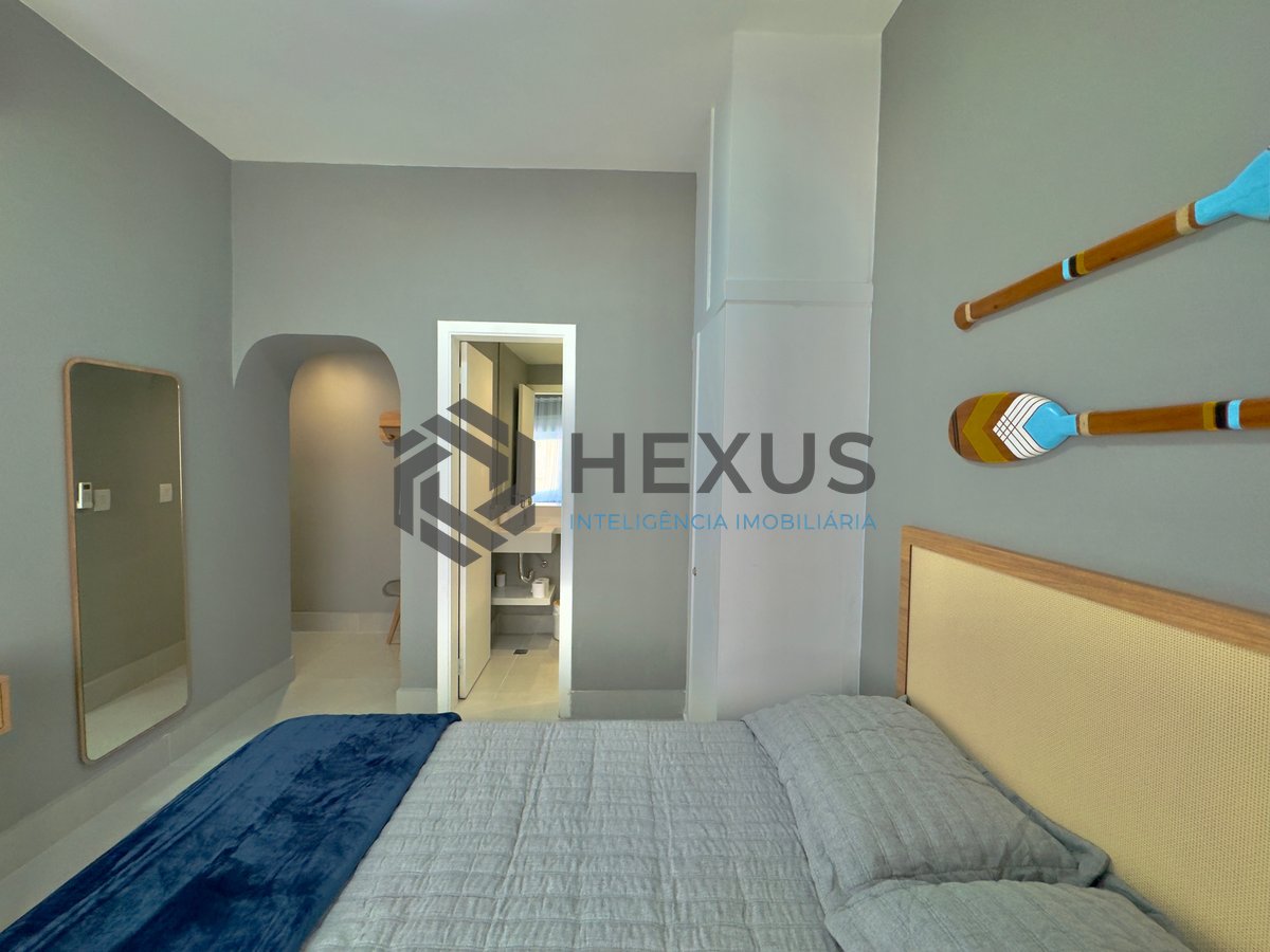 Foto 32 de Apartamento reformado frente mar com varanda e lazer na Praia das Pitangueiras, Guaruja