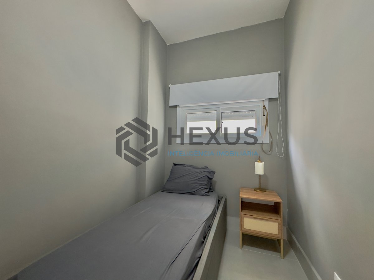 Foto 41 de Apartamento reformado frente mar com varanda e lazer na Praia das Pitangueiras, Guaruja