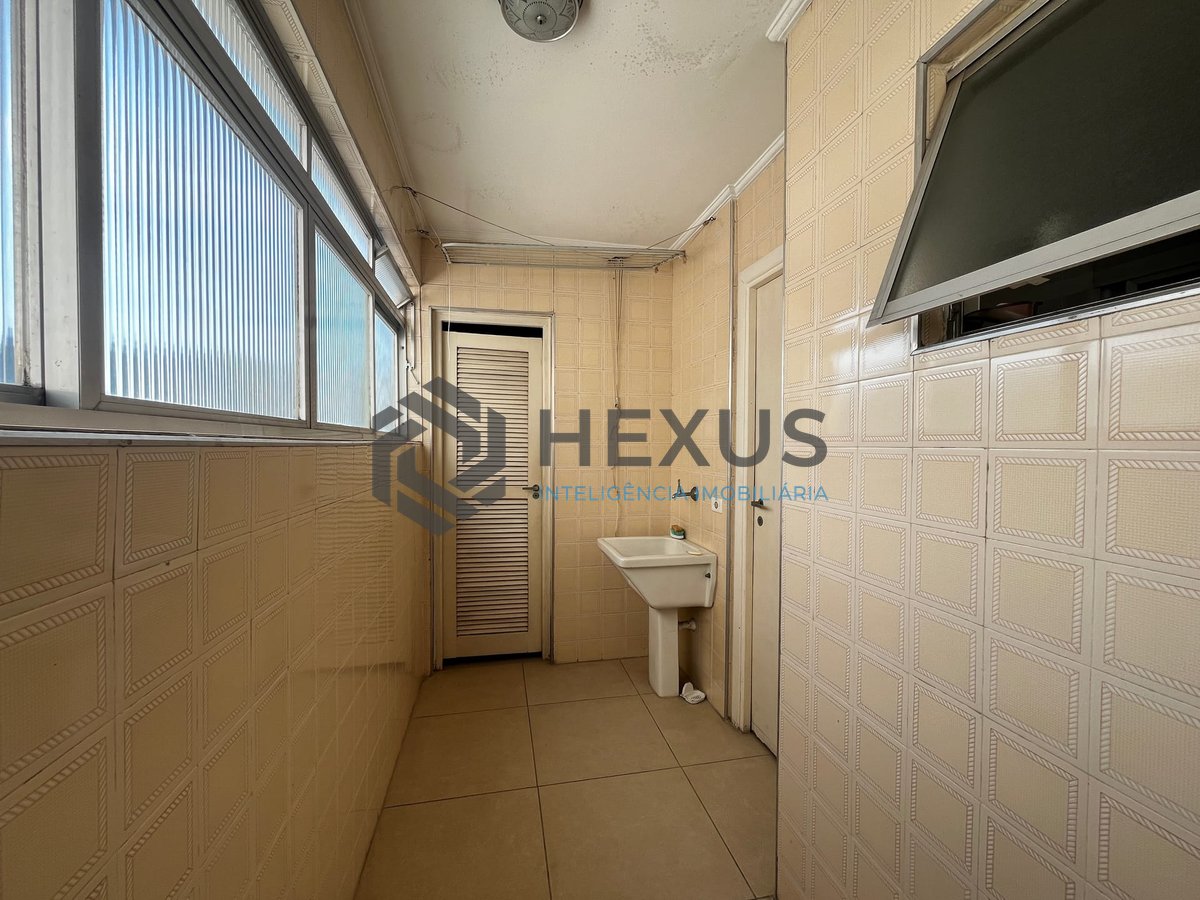Foto 16 de Apartamento com varanda vista mar na Praia das Pitangueiras, Guaruja