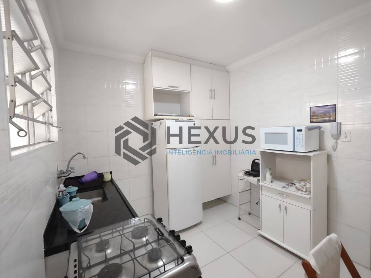 Foto 11 de Apartamento reformado com varanda na Praia da Enseada, Guaruja