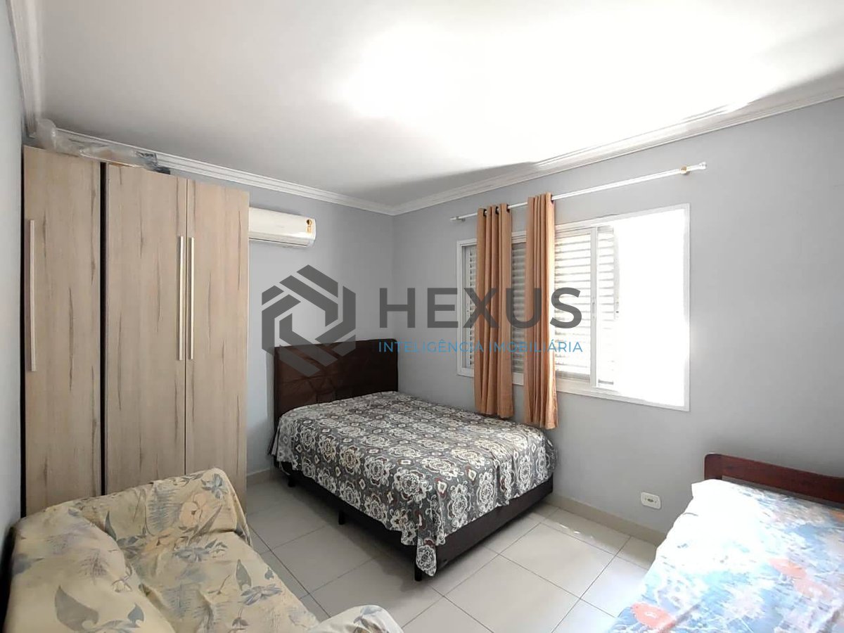 Foto 6 de Apartamento reformado com varanda na Praia da Enseada, Guaruja