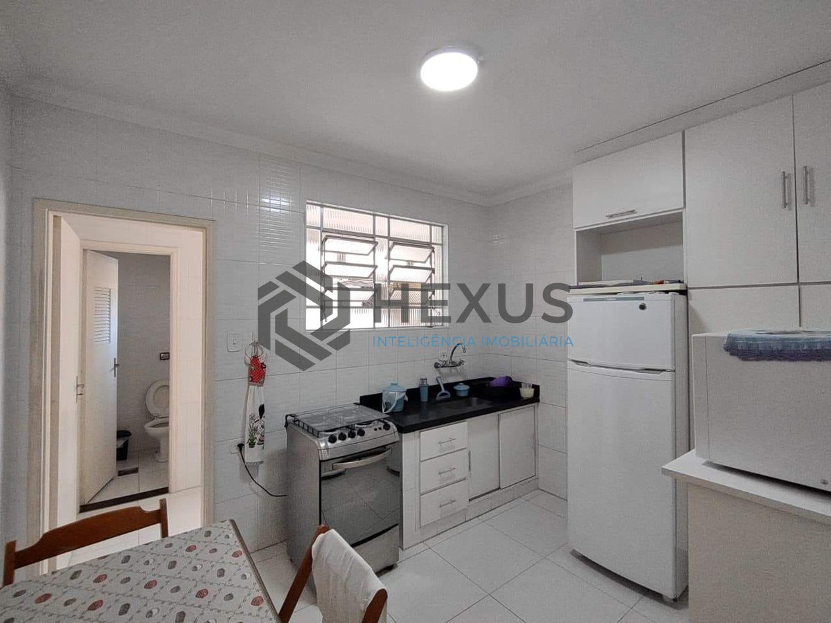 Foto 9 de Apartamento reformado com varanda na Praia da Enseada, Guaruja